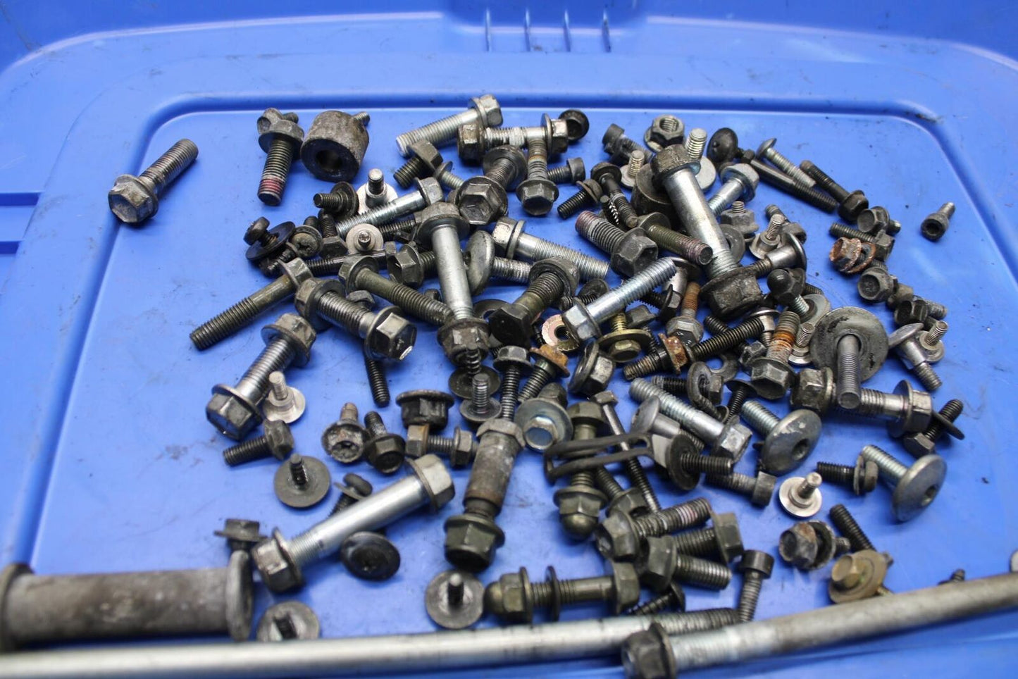 04-09 SUZUKI GS 500 FH GS500F LEFTOVER MOUNTING BOLTS HARDWARE MOTOR BB97