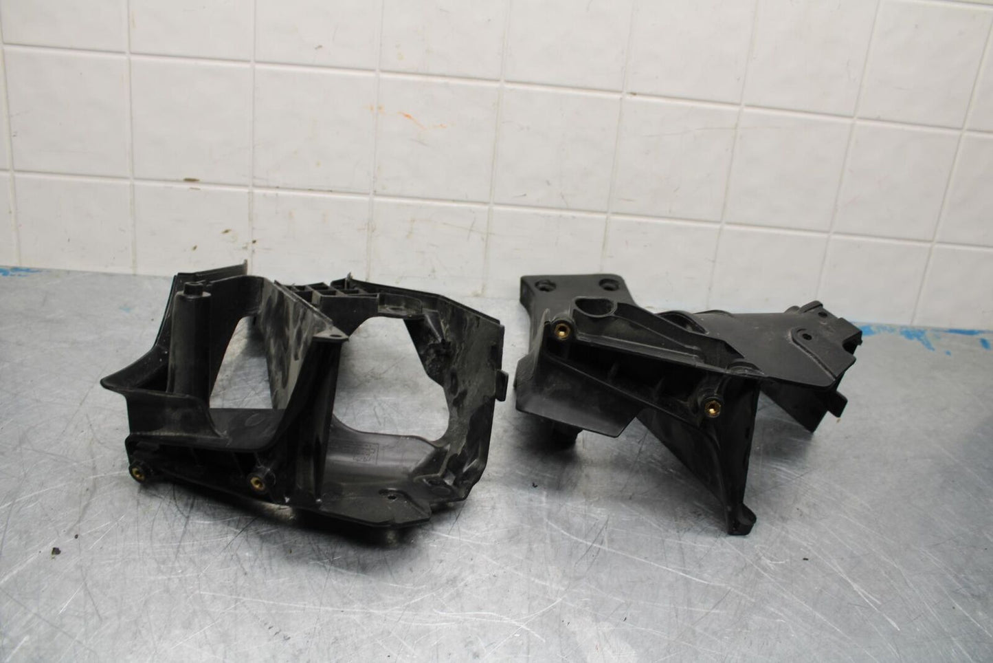 18 KTM RC 390 UPPER FAIRING MIRROR GAUGES STAY BRACKET BB442