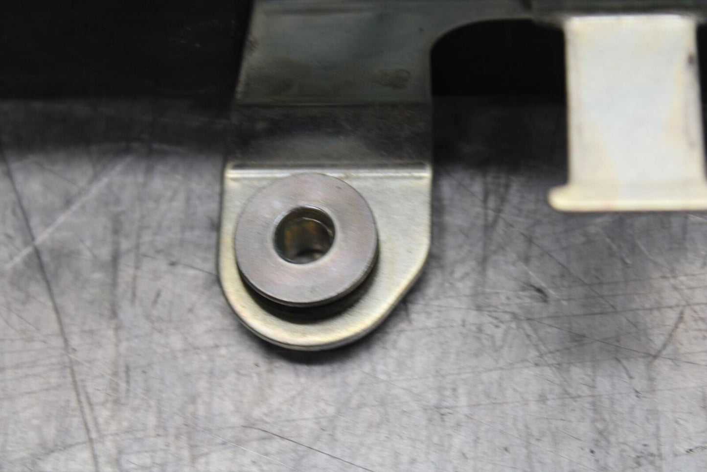 20 SUZUKI GSXR 1000 GAS TANK BRACKETS MOUNTS BB597
