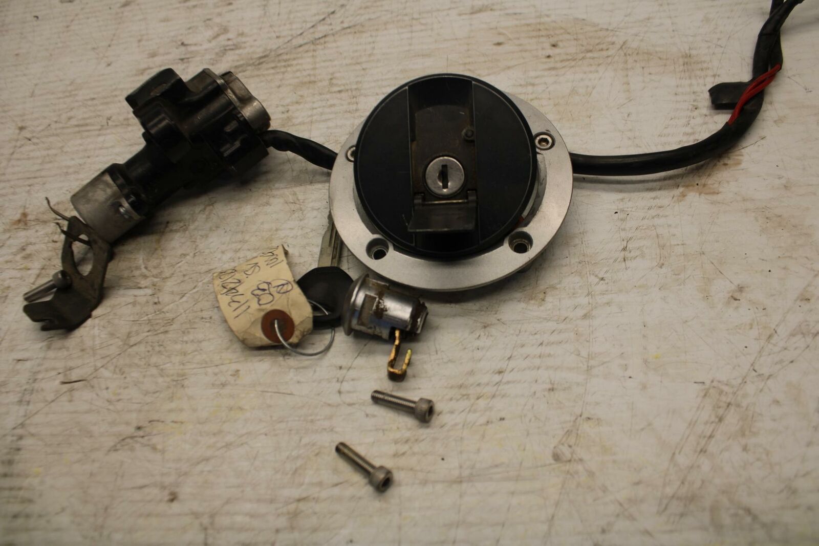 03-05 SUZUKI SV1000 IGNITION LOCK KEY SET W/ GAS CAP AND SEAT LOCK BB296