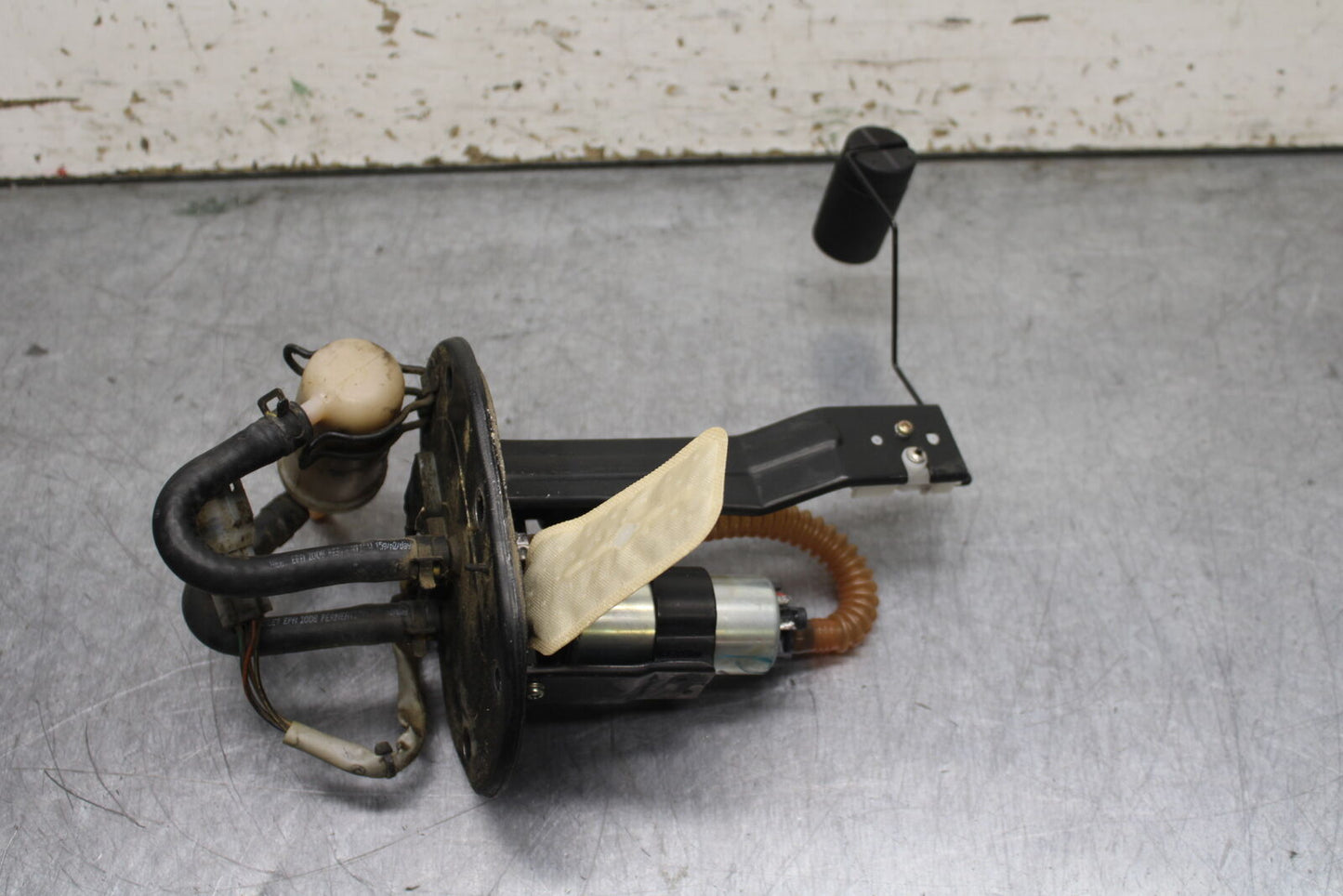 13-16 KTM 390 DUKE FUEL PUMP GAS PETROL SENDER UNIT BB748