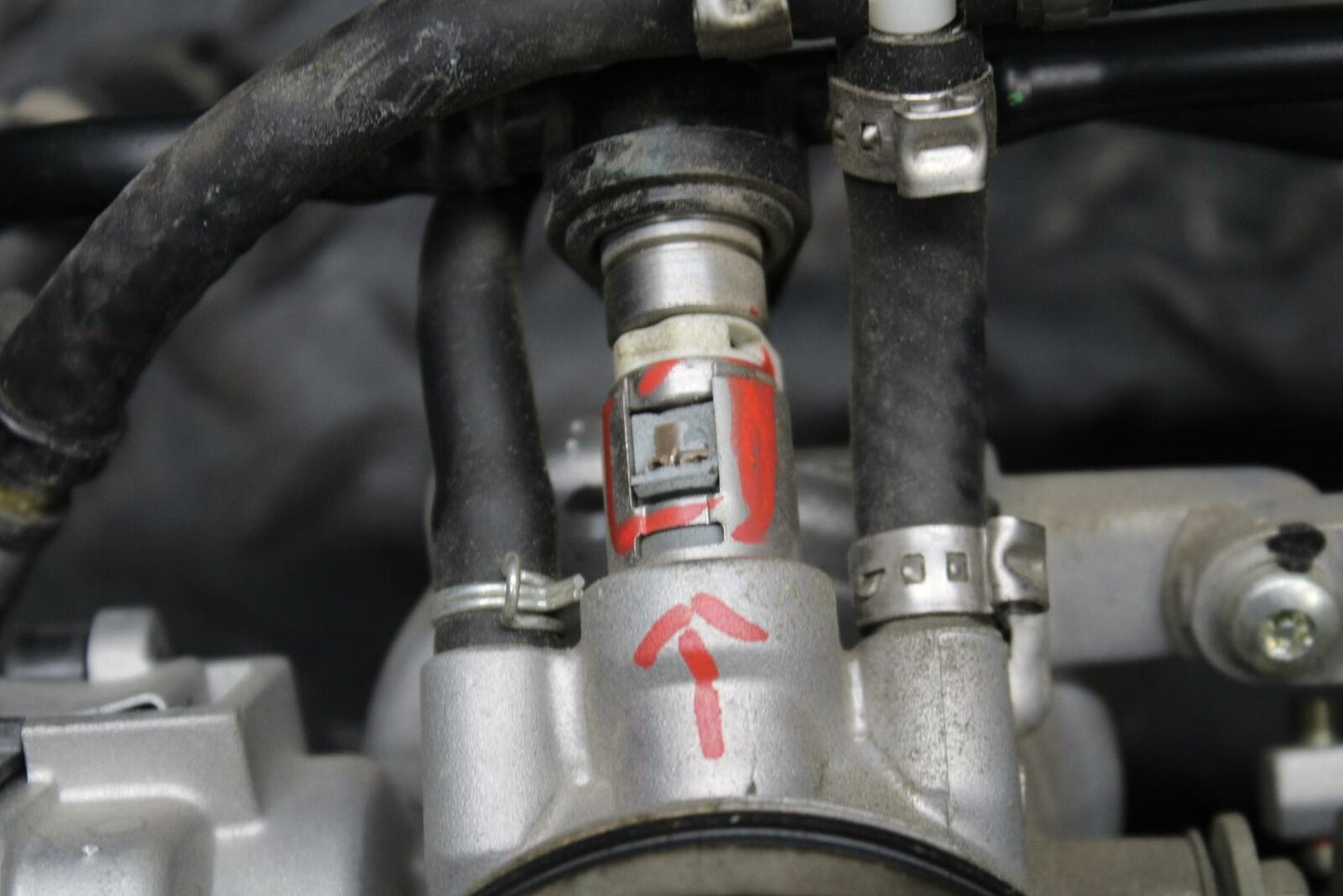 10-11 APRILIA RSV4 R MAIN FUEL INJECTORS / THROTTLE BODIES REAR BB202