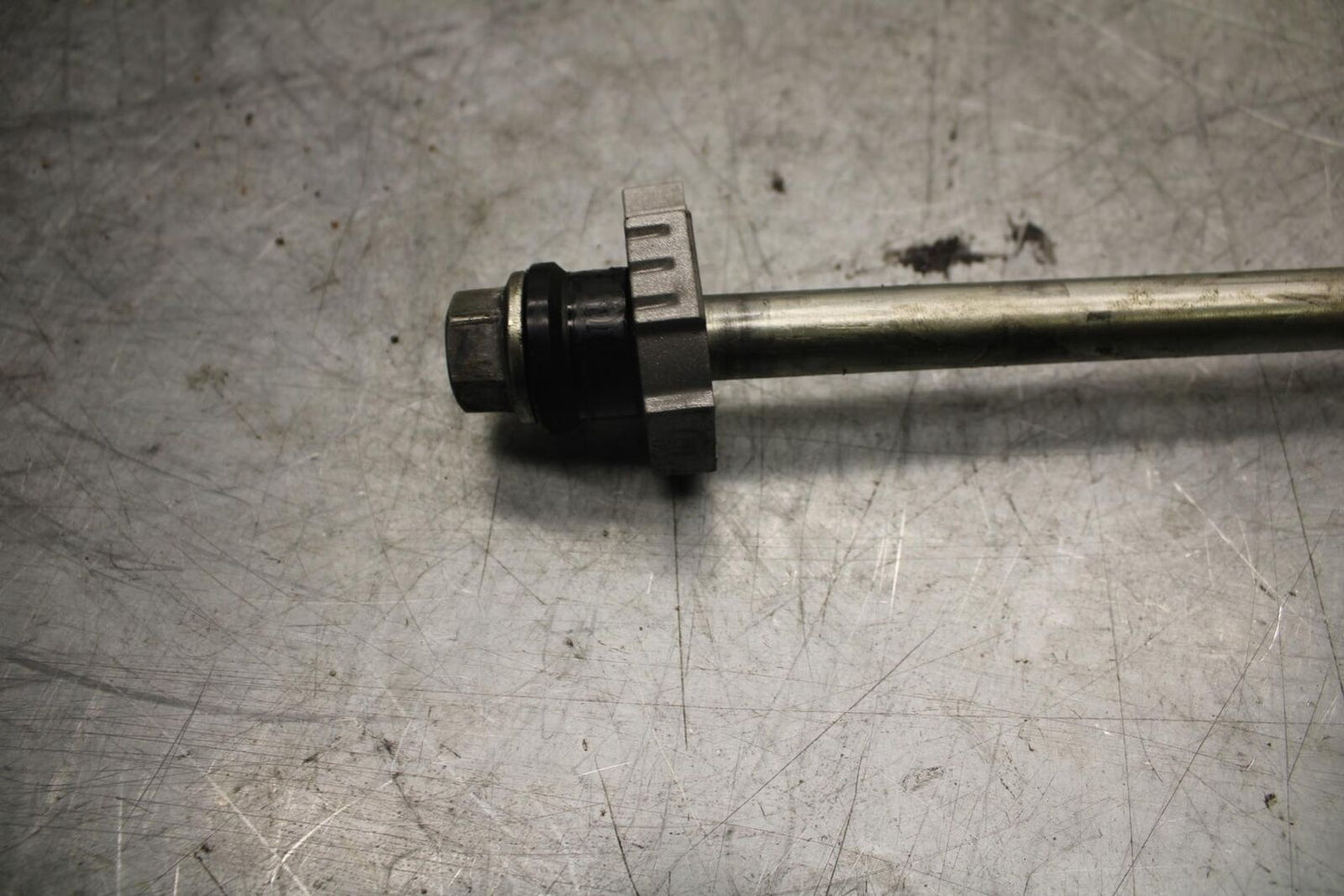 22-23 HUSQVARNA SVARTPILEN 401 REAR AXLE BACK WHEEL RIM PIVOT BOLT AXEL BB541