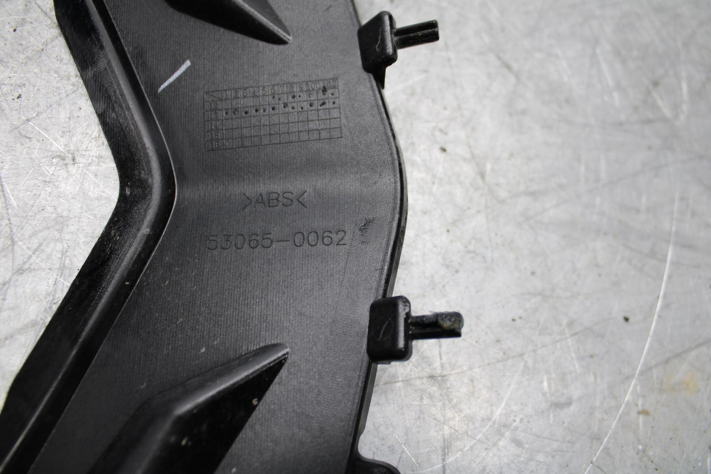 13-17 KAWASAKI NINJA 300 REAR BACK SEAT COVER TRIM FAIRING COVER BB429