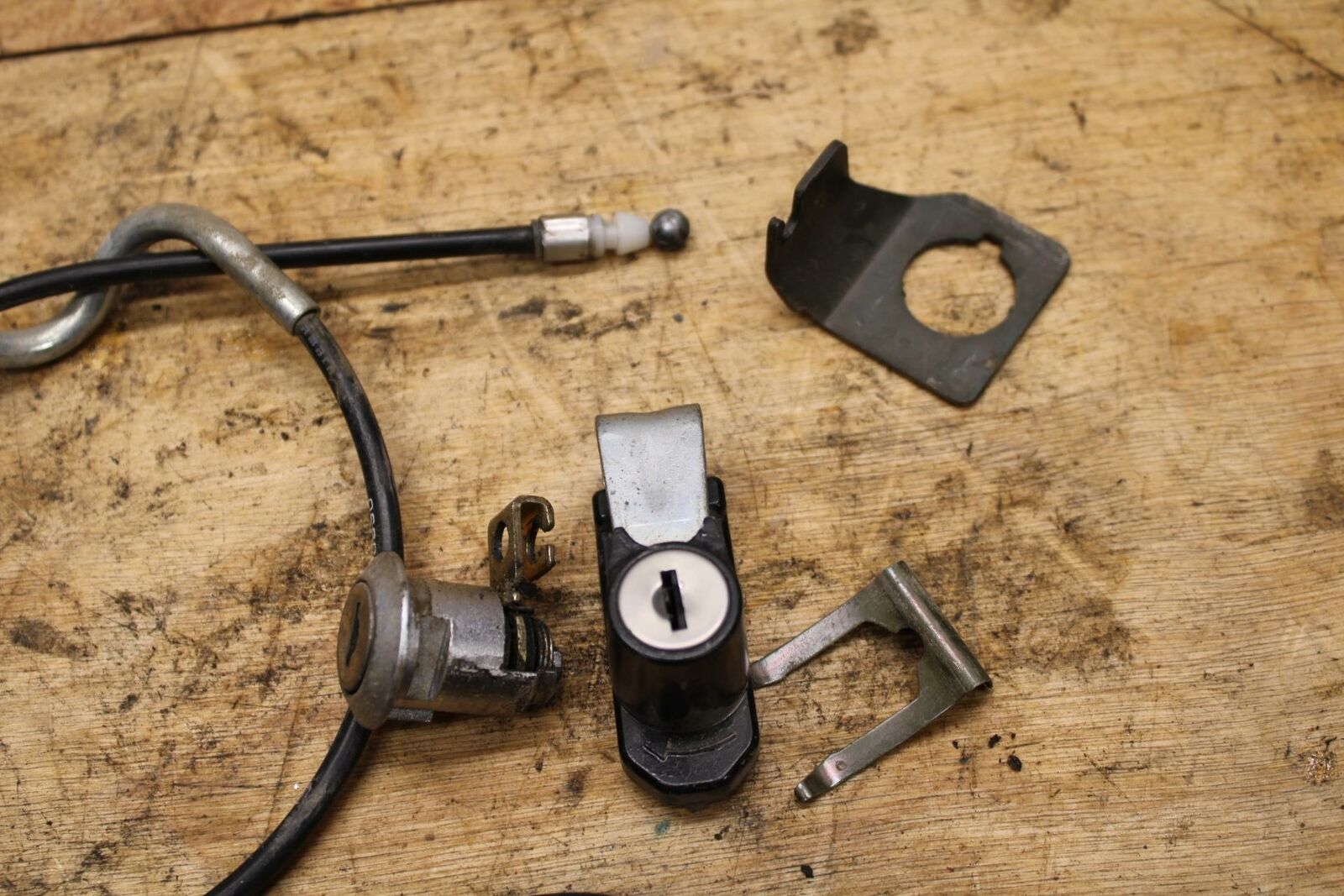 02-03 SUZUKI VSTROM 1000 IGNITION LOCK KEY SET W/ GAS CAP AND SEAT LOCK BB331