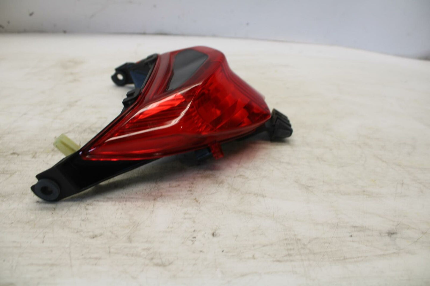 07-12 SUZUKI BANDIT 650F REAR TAIL TAILLIGHT BACK BRAKE LIGHT BB280