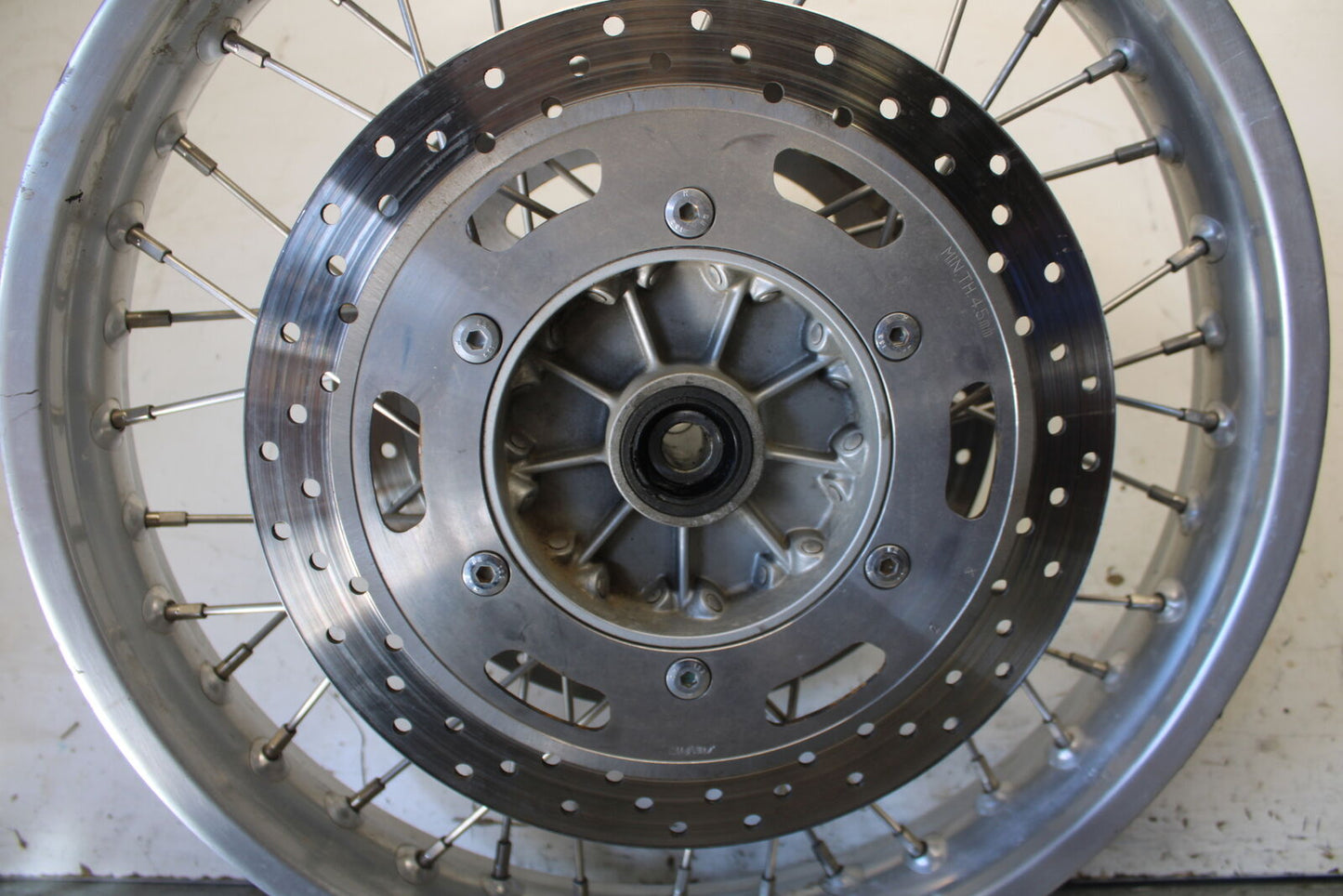 01-06 TRIUMPH TIGER 955I FRONT RIM FRONT WHEEL BB693