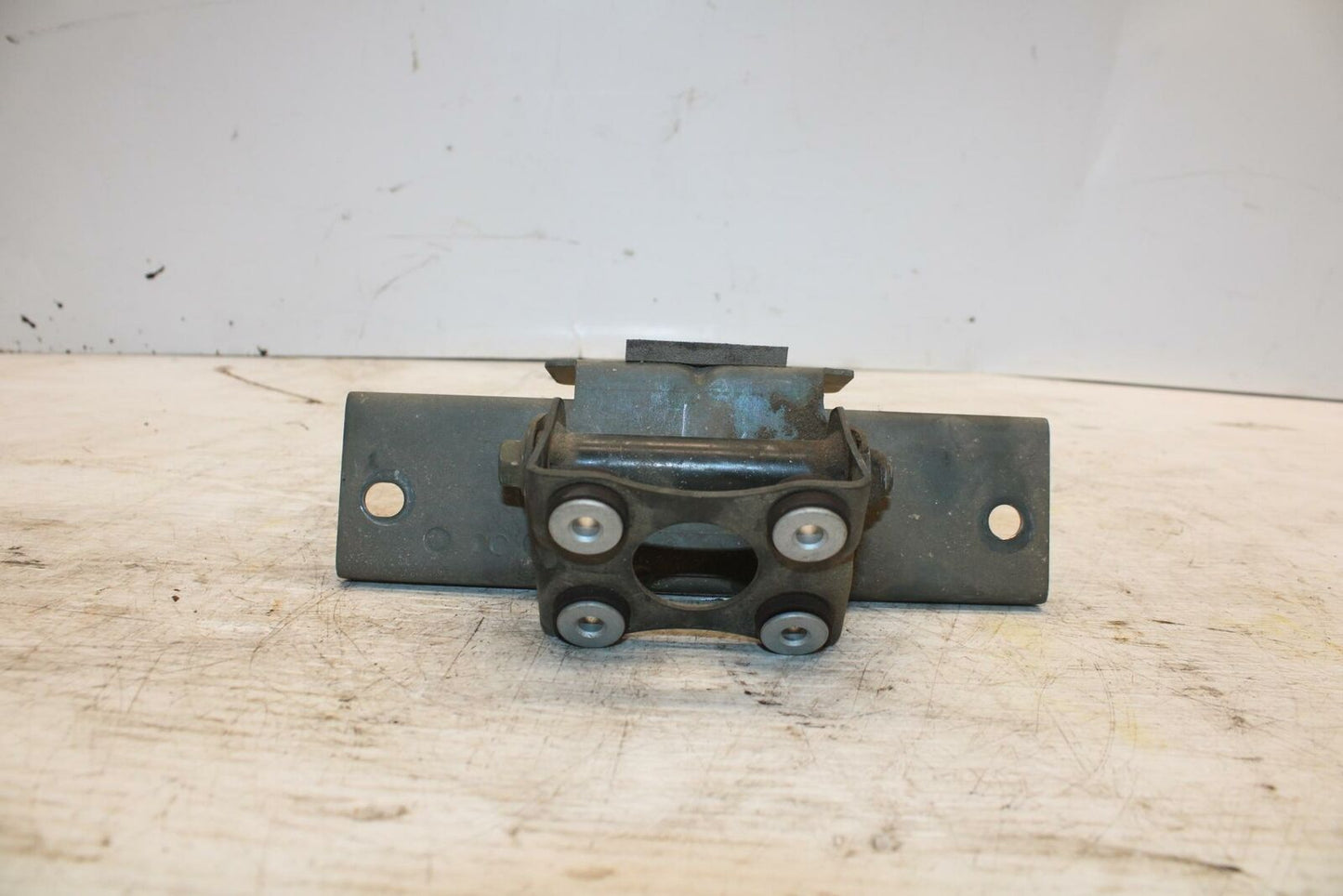 00-07 SUZUKI HAYABUSA GAS TANK FUEL CELL PETROL RESERVOIR BRACKET MOUNT BB281