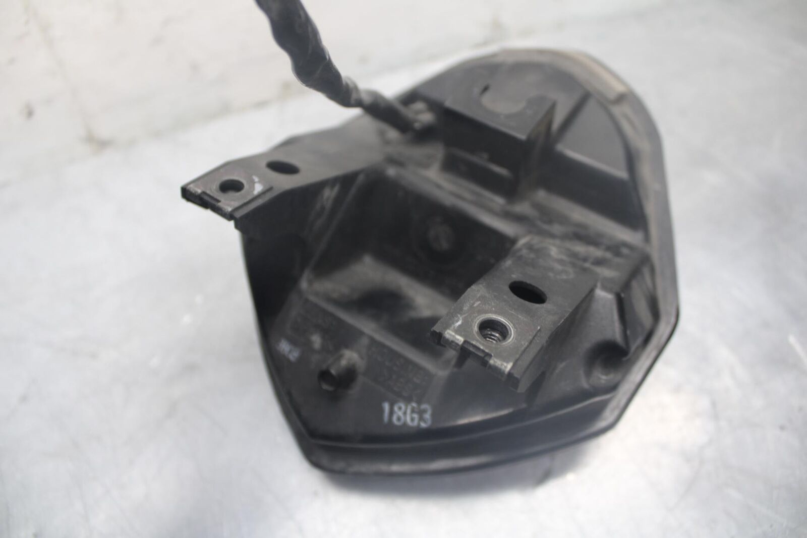 03-04 SUZUKI GSXR1000 REAR TAIL TAILLIGHT BACK BRAKE LIGHT 35710-18G31 BB459