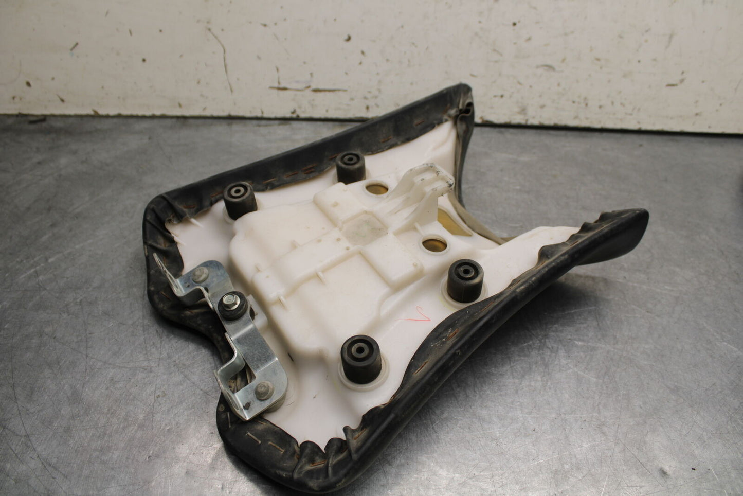 09-15 YAMAHA FZ6R FRONT DRIVERS SEAT PAD SADDLE PILLION BB686