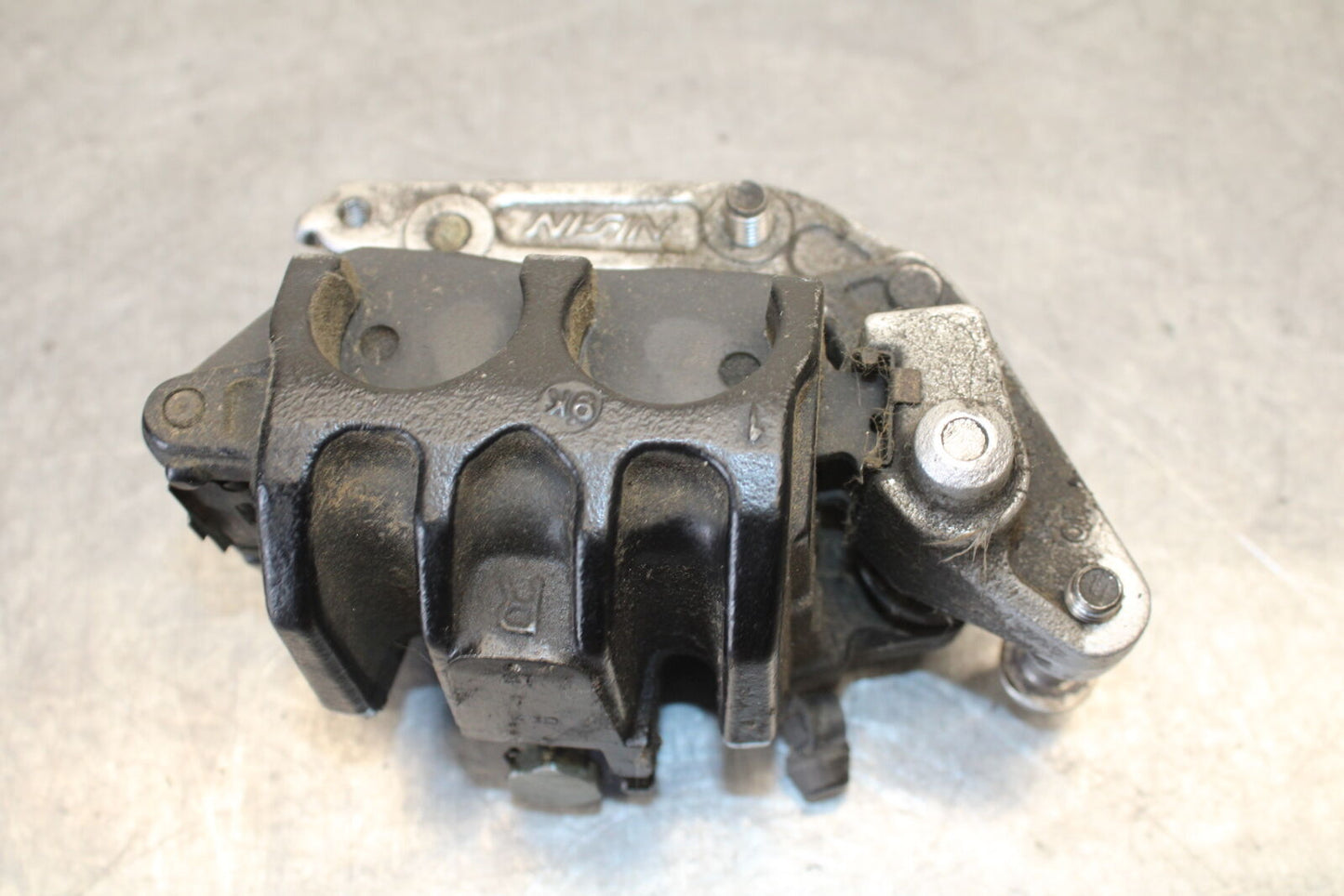 01-06 TRIUMPH TIGER 955I REAR BACK BRAKE CALIPER W MOUNT BRACKET BB693