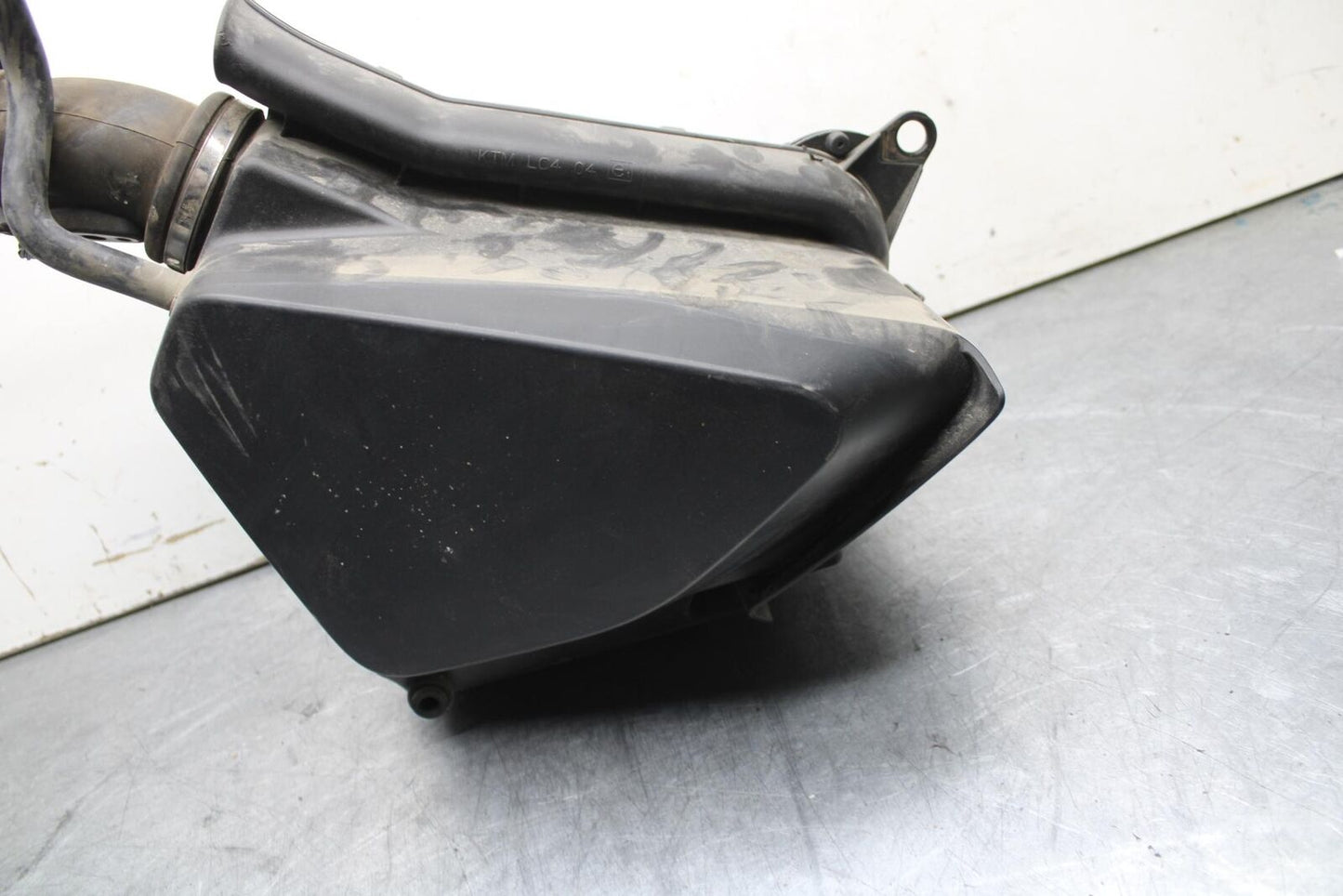 16-18 KTM 690 DUKE AIRBOX AIR INTAKE FILTER BOX BB631