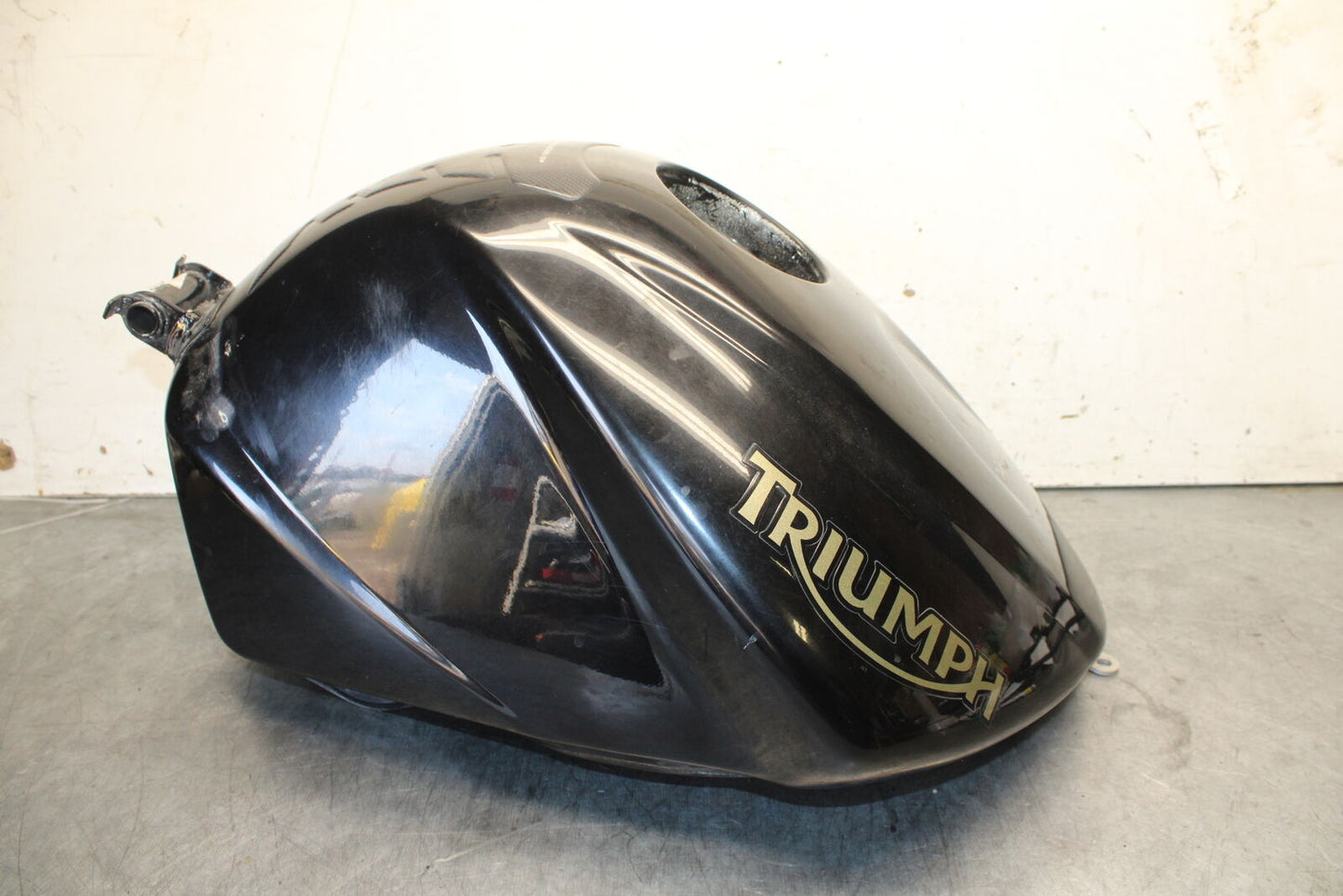 07-08 TRIUMPH DAYTONA 675 GAS TANK FUEL CELL PETROL RESERVOIR T2401091-CM BB685