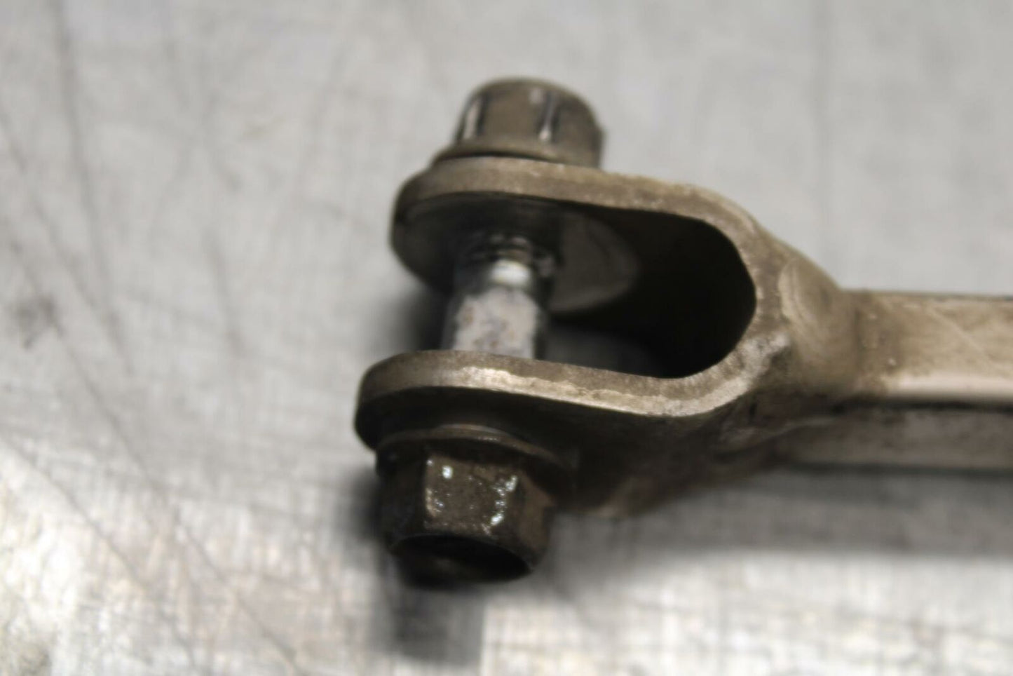 01-02 SUZUKI GSXR750 REAR BACK BRAKE TORQUE ROD SHAFT BAR BB28