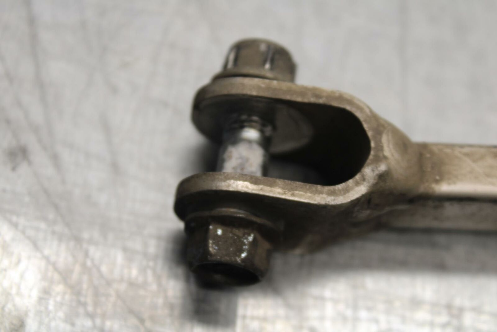 01-02 SUZUKI GSXR750 REAR BACK BRAKE TORQUE ROD SHAFT BAR BB28