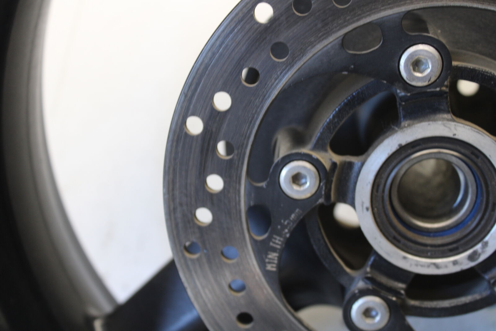 01-02 SUZUKI GSXR1000 REAR WHEEL BACK RIM BB73