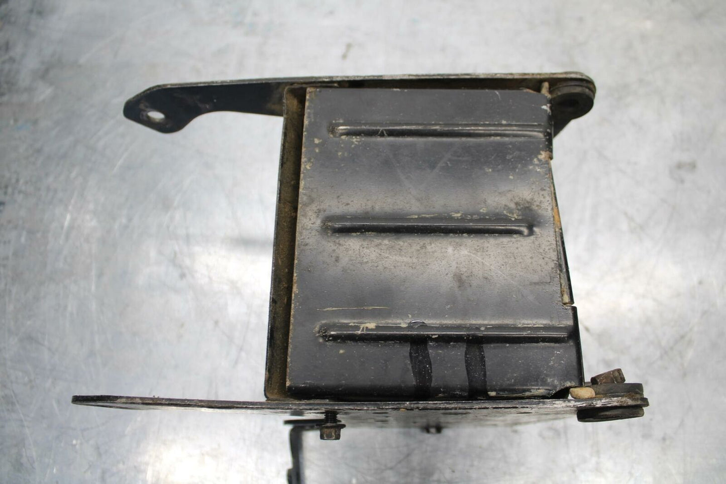 87-03 SUZUKI INTRUDER 1400 VS1400GLP BATTERY TRAY BOX HOLDER BB412