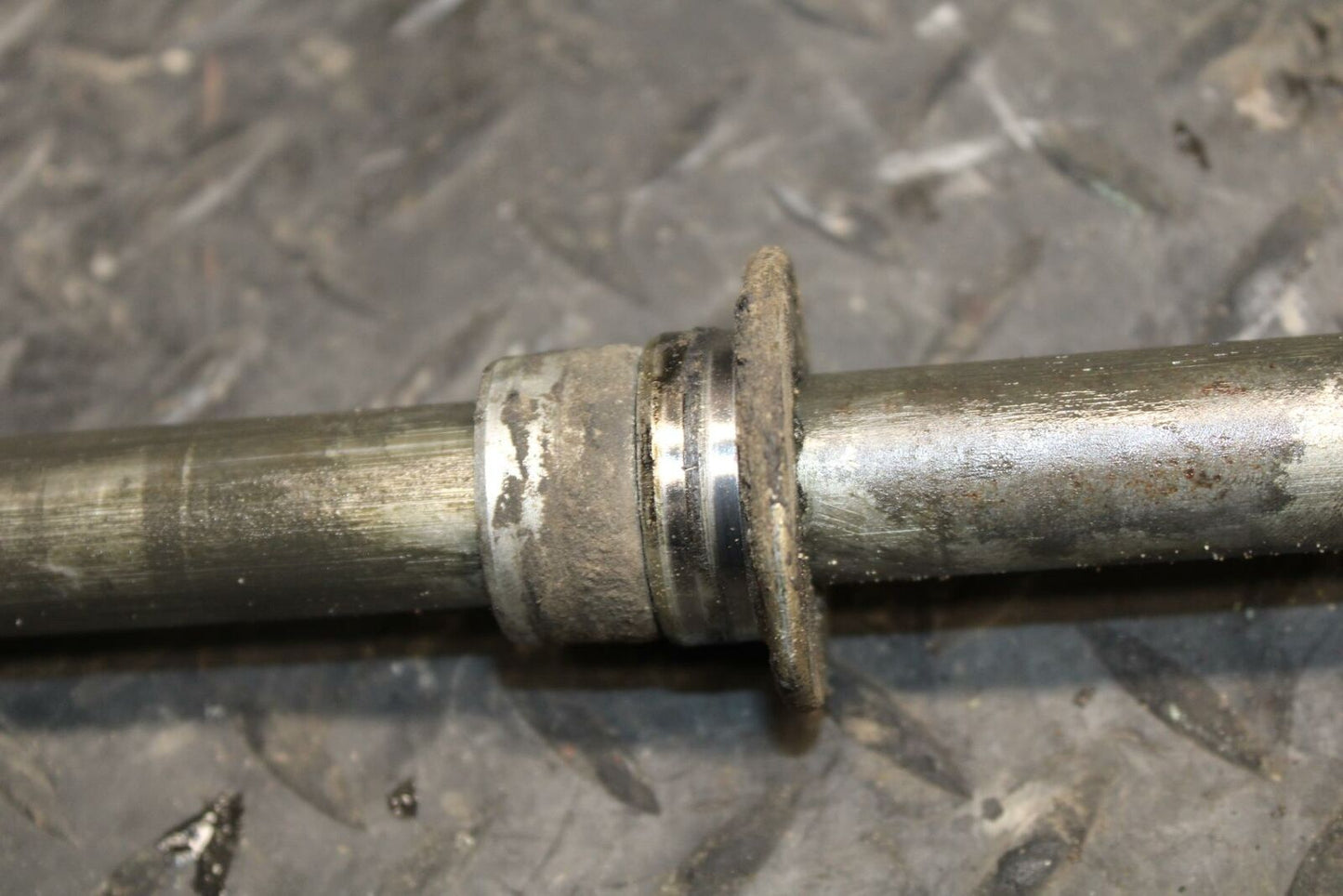 98 HONDA CBR600F3 REAR AXLE BACK WHEEL RIM PIVOT BOLT AXEL 42301-MV9-000 BB201