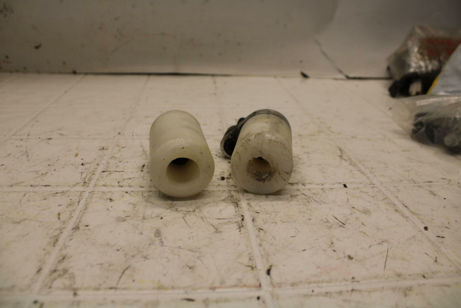 01-02 SUZUKI GSXR750 FRAME SLIDERS SET BB15