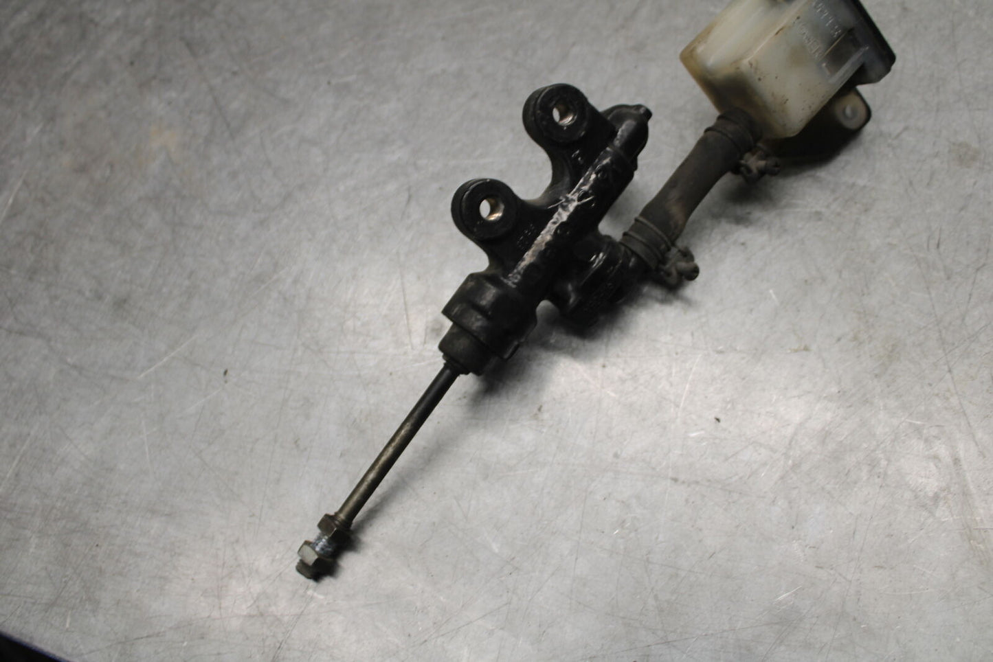 85-86 SUZUKI MADURA 1200 REAR BACK BRAKE MASTER CYLINDER W RESERVOIR BB691