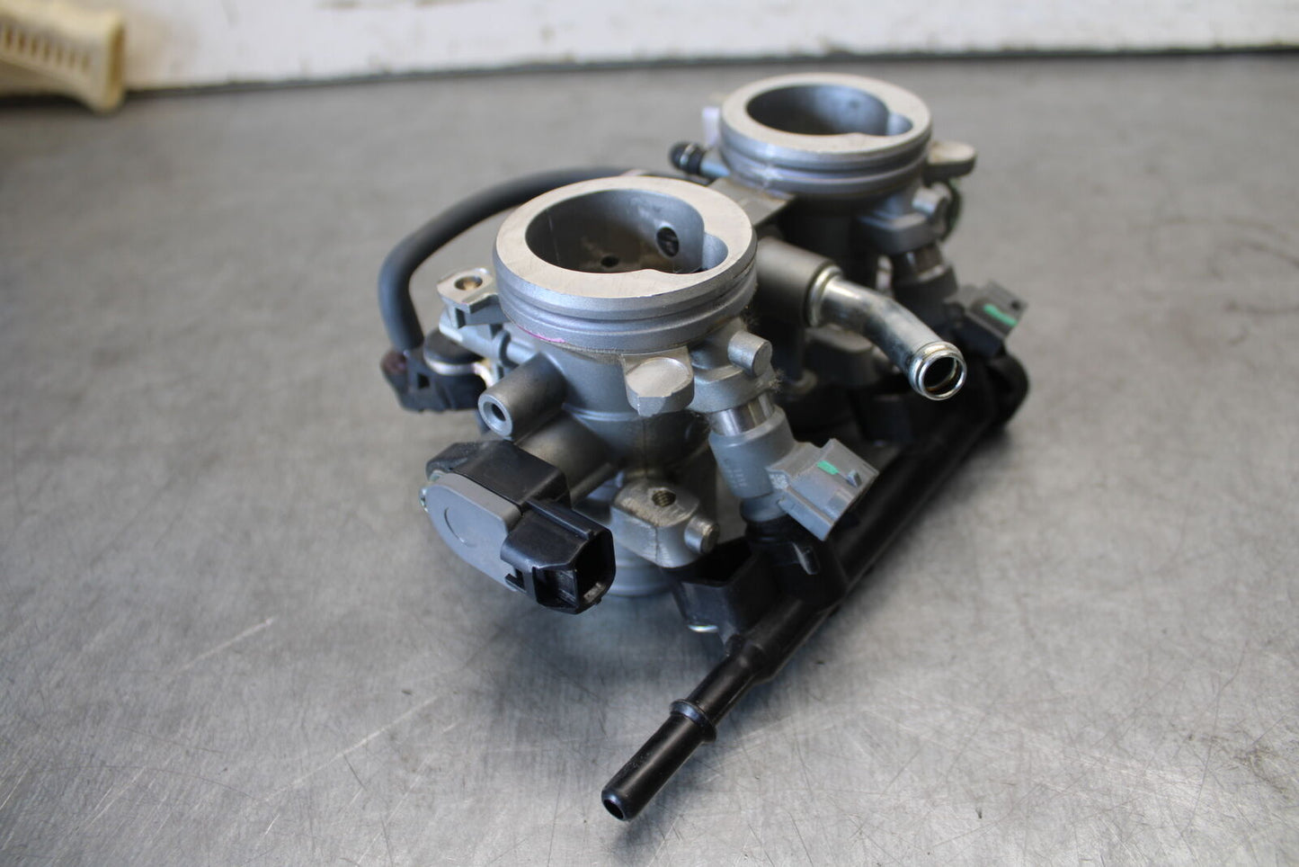 18-23 KAWASAKI NINJA 400 MAIN FUEL INJECTORS / THROTTLE BODIES BB679