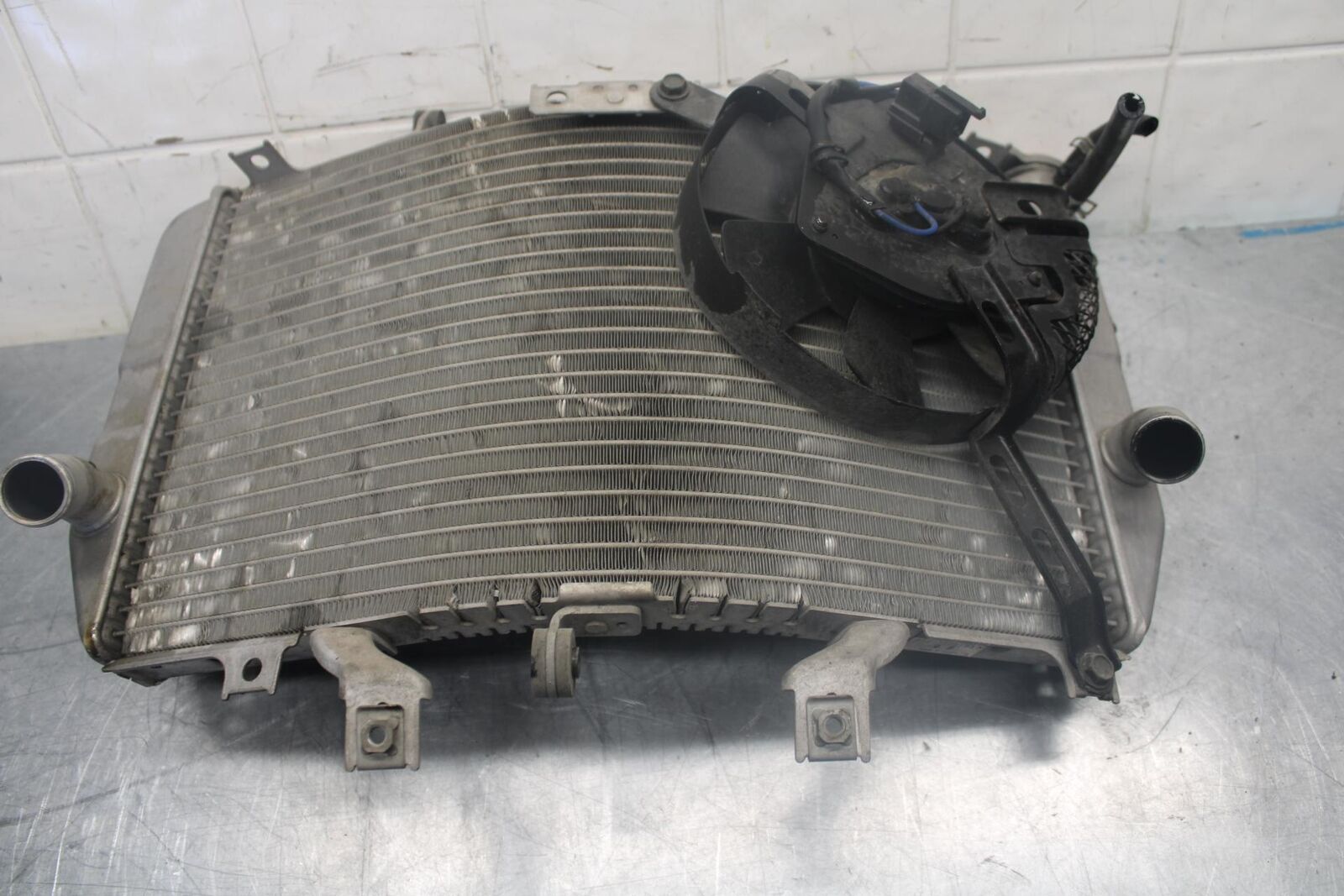 03-04 SUZUKI GSXR1000 ENGINE RADIATOR MOTOR COOLER COOLING  17710-40F20 BB459