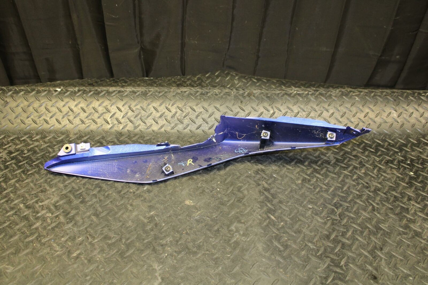 19 YAMAHA YZF R3 RIGHT REAR BACK TAIL FAIRING COWL SHROUD bb177