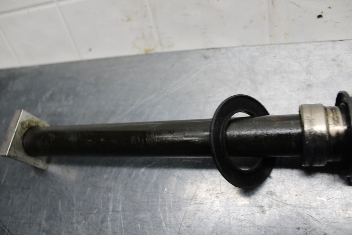 98-99 YAMAHA YZF R1 REAR AXLE WHEEL RIM PIVOT BOLT AXEL 4XV-25381-00-00 BB74
