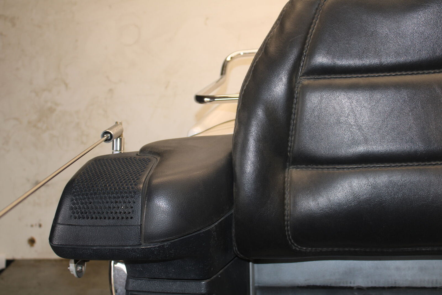93-00 HONDA GOLDWING 1500 GL1500SE REAR TRUNK COMPARTMENT BB700