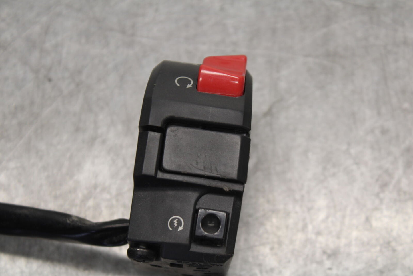 06-07 DUCATI MONSTER 695 RIGHT CLIP ON HANDLE KILL OFF START SWITCHES BB674