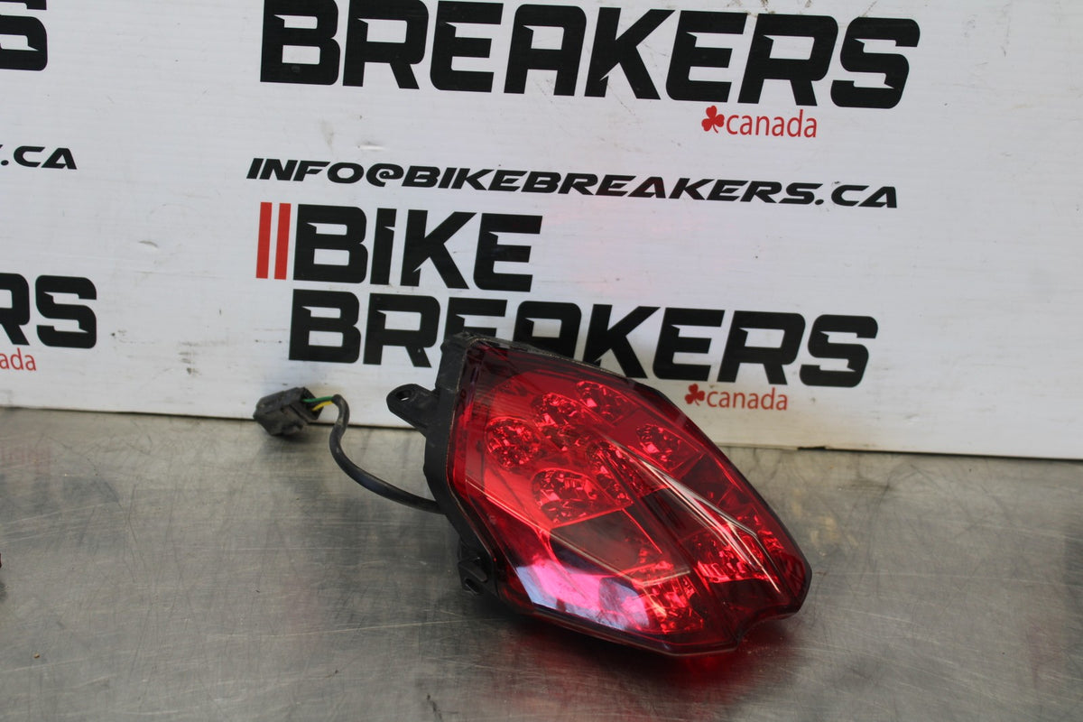 20 TRIUMPH STREET TRIPLE 765 REAR TAIL TAILLIGHT BACK BRAKE LIGHT BB864