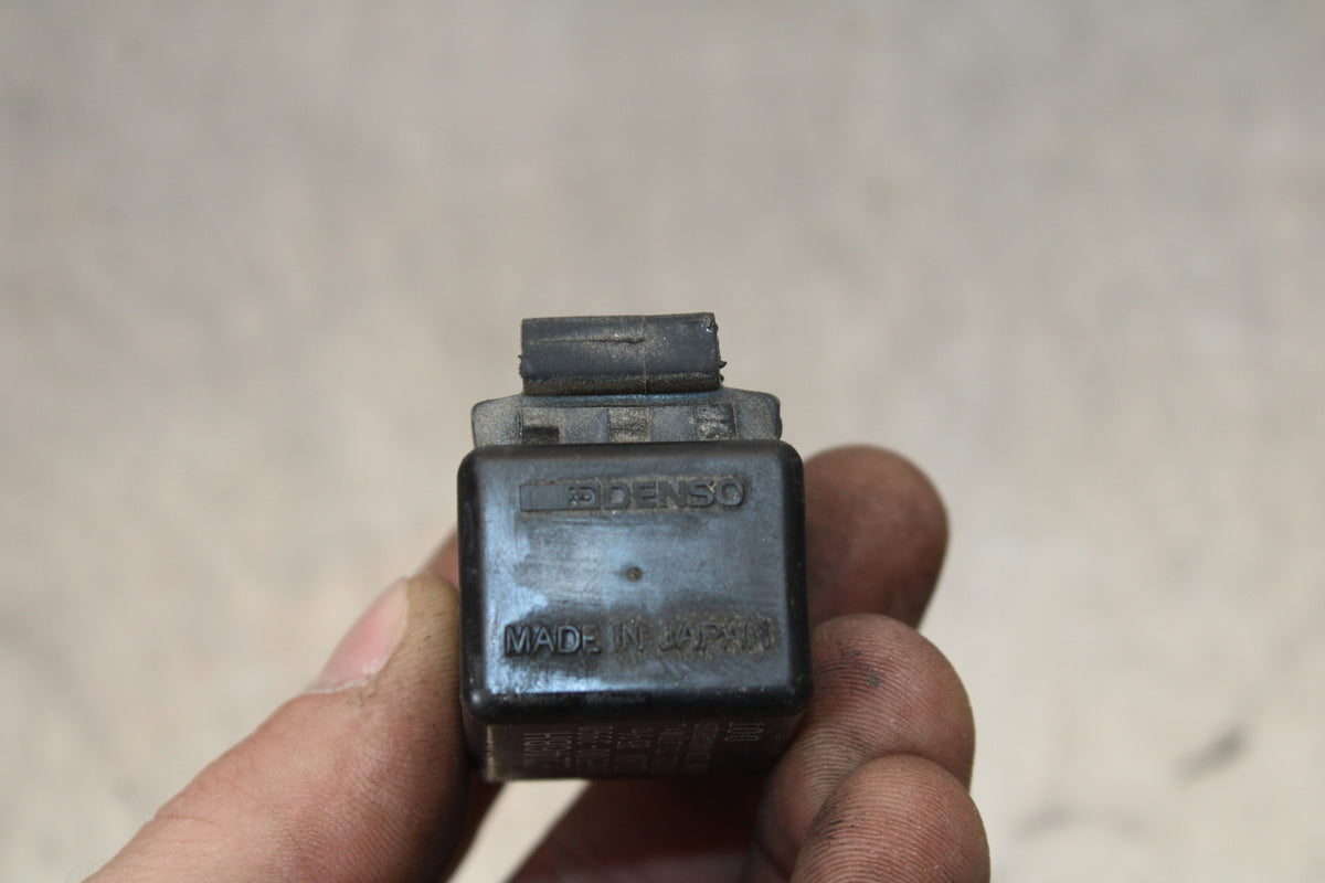 96-07 YAMAHA YZF600R TURN SIGNAL BLINKER RELAY FLASHER SWITCH BB158