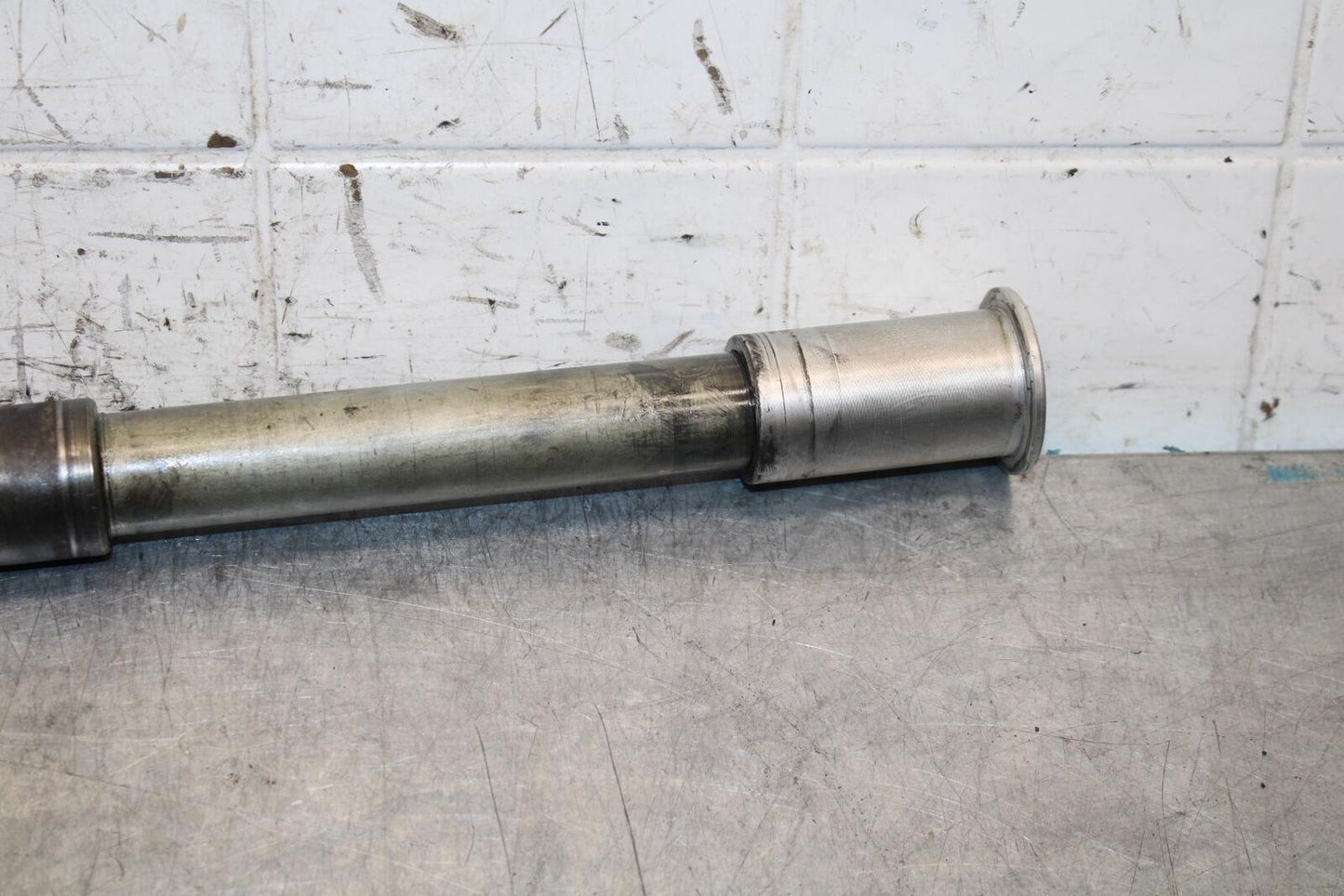 2001 Suzuki GSXR750 FRONT WHEEL RIM AXLE BOLT 54711-35F00 54711-35F10 BB553