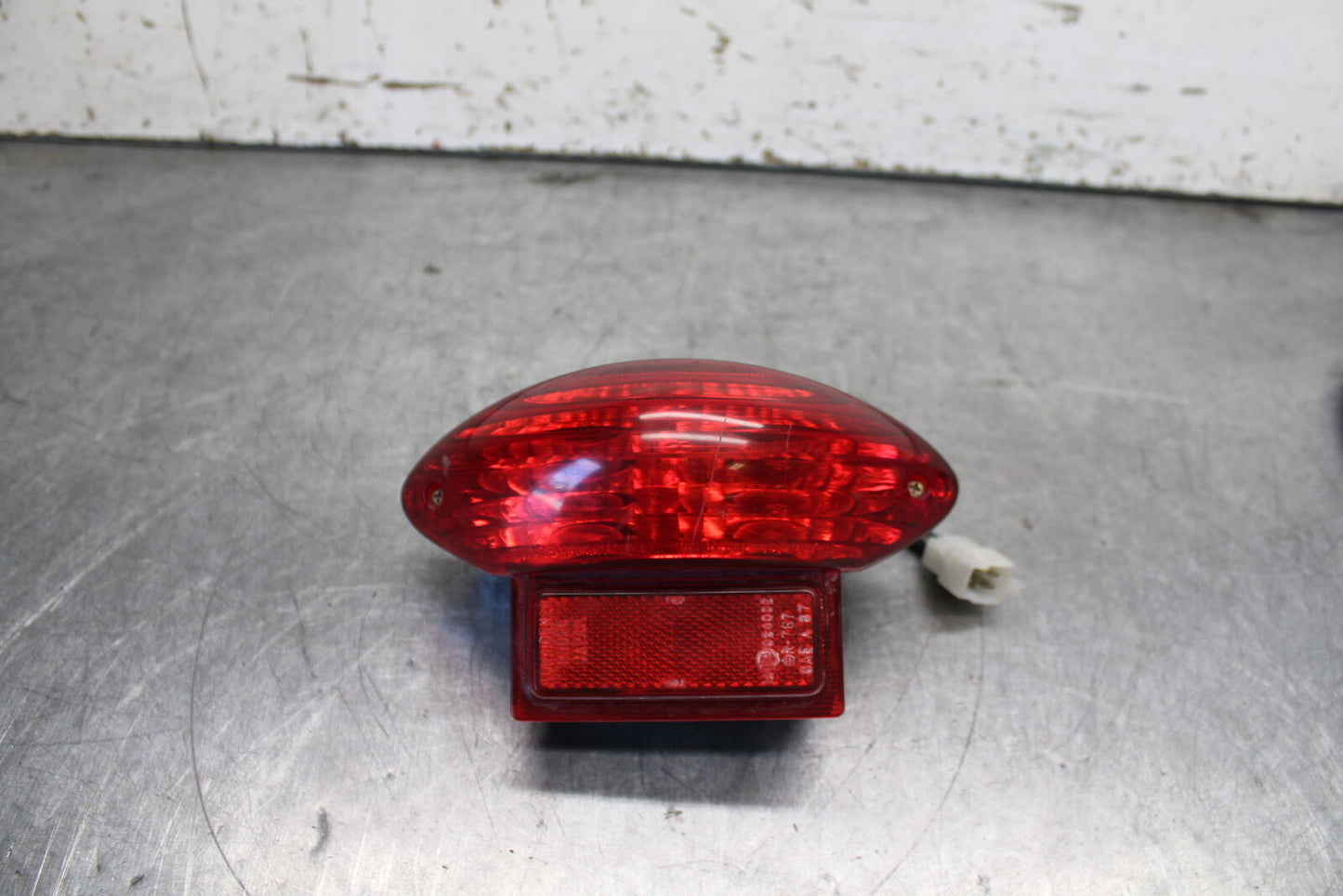 04-05 SUZUKI KATANA 750 GSX750F REAR TAIL TAILLIGHT BACK BRAKE LIGHT BB110