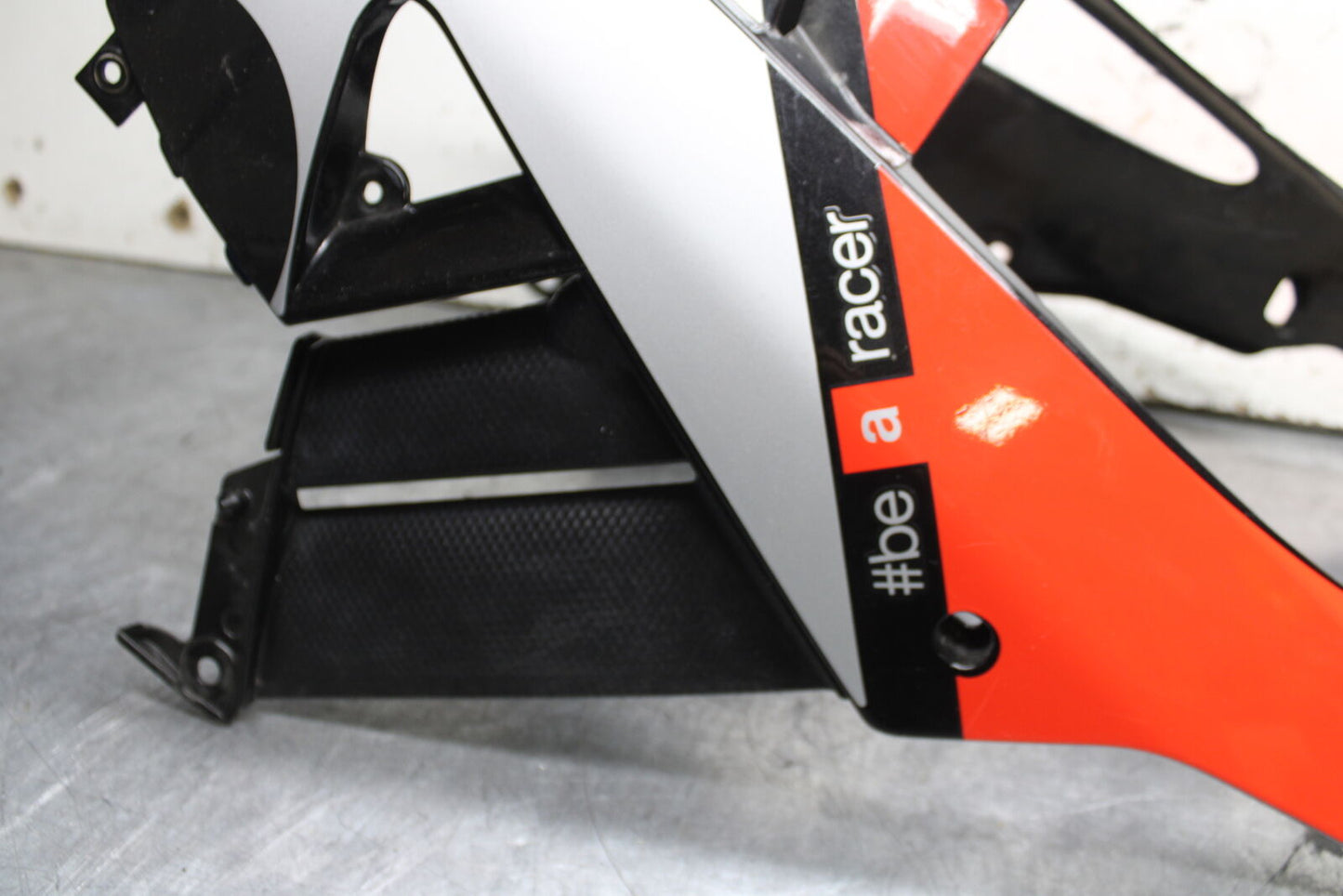 15-19 APRILIA RSV4 RF LOWER BOTTOM BELLY FAIRING COWL BB611