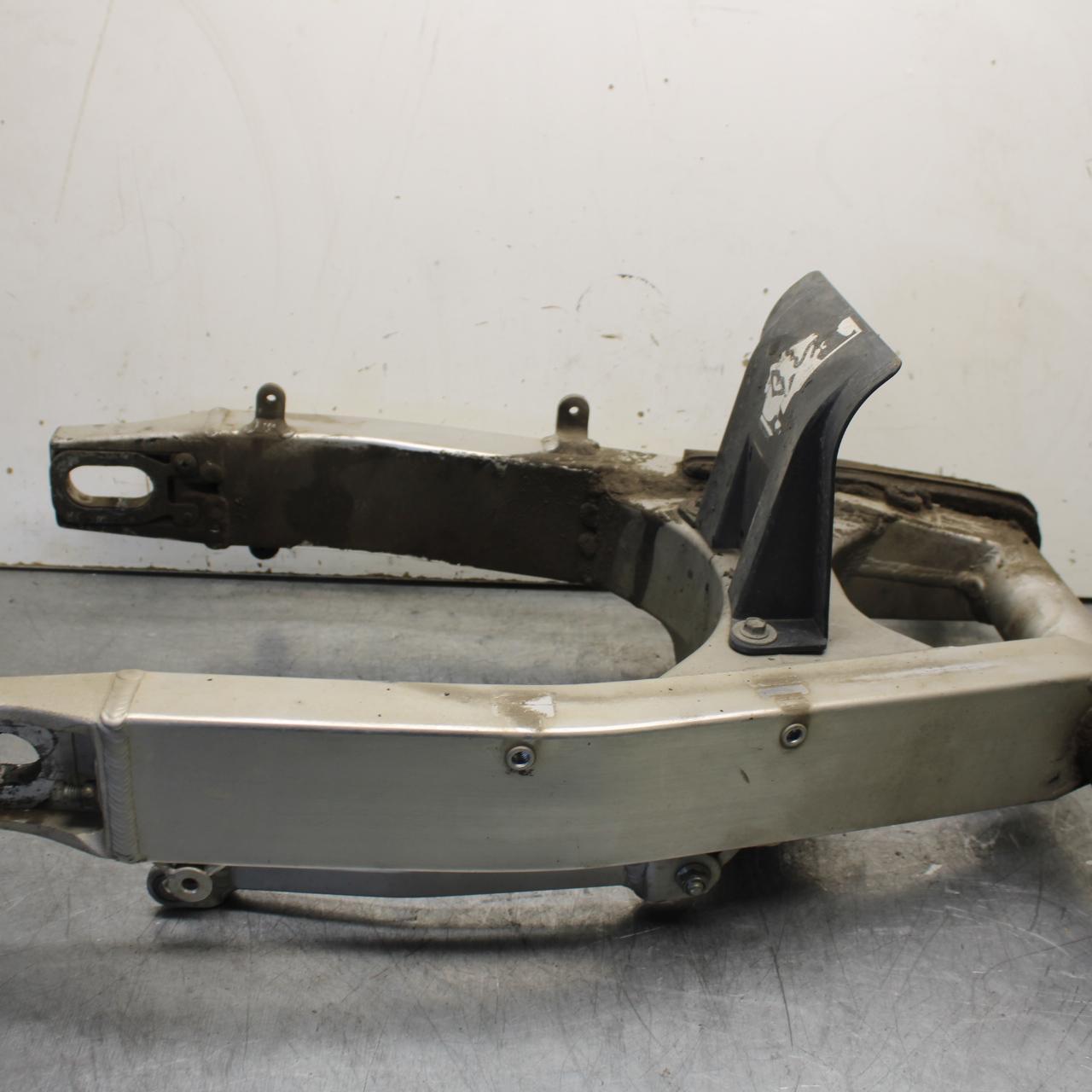 01-03 SUZUKI GSXR600 REAR SWINGARM BACK SUSPENSION SWING ARM 61000-39F00 BB633