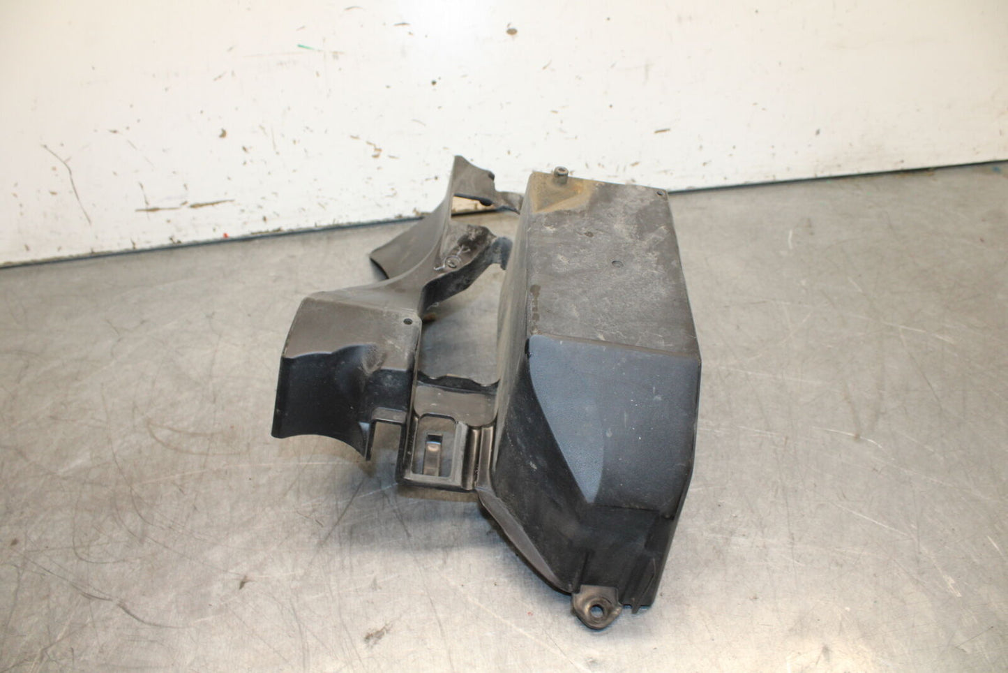 12-17 KAWASAKI ER-6N Z650 REAR BACK TAIL UNDERTAIL BATTERY TRAY PLASTIC BB709