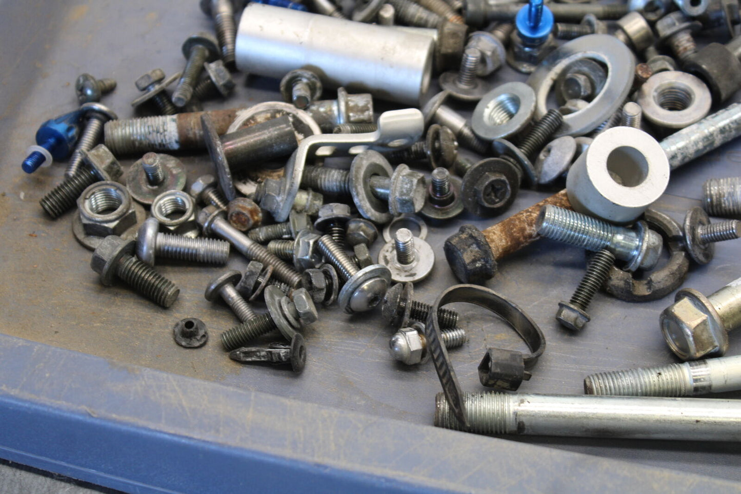 03-07 SUZUKI SV1000S ENGINE MOUNTING BOLTS HARDWARE SCREWS BB657