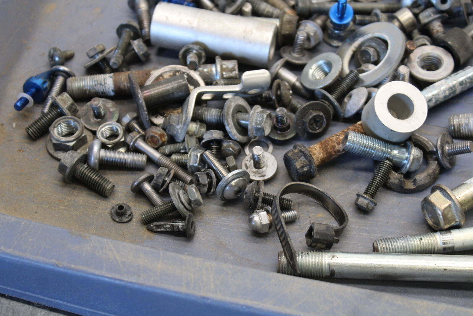 03-07 SUZUKI SV1000S ENGINE MOUNTING BOLTS HARDWARE SCREWS BB657