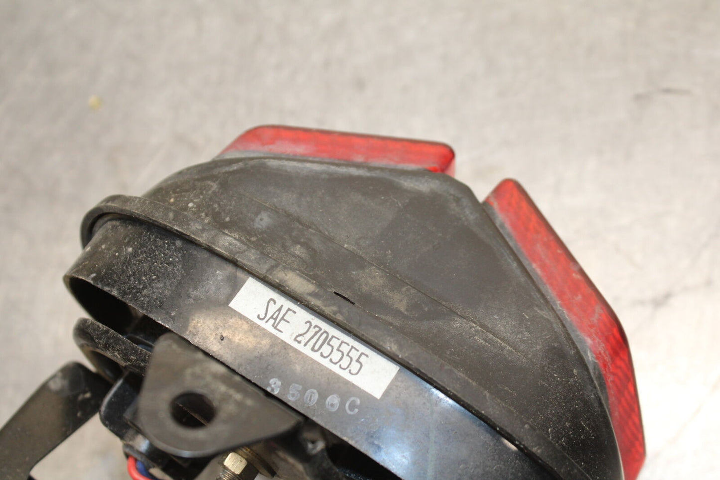 03-04 TRIUMPH DAYTONA 600 REAR TAIL TAILLIGHT BACK BRAKE LIGHT BB745