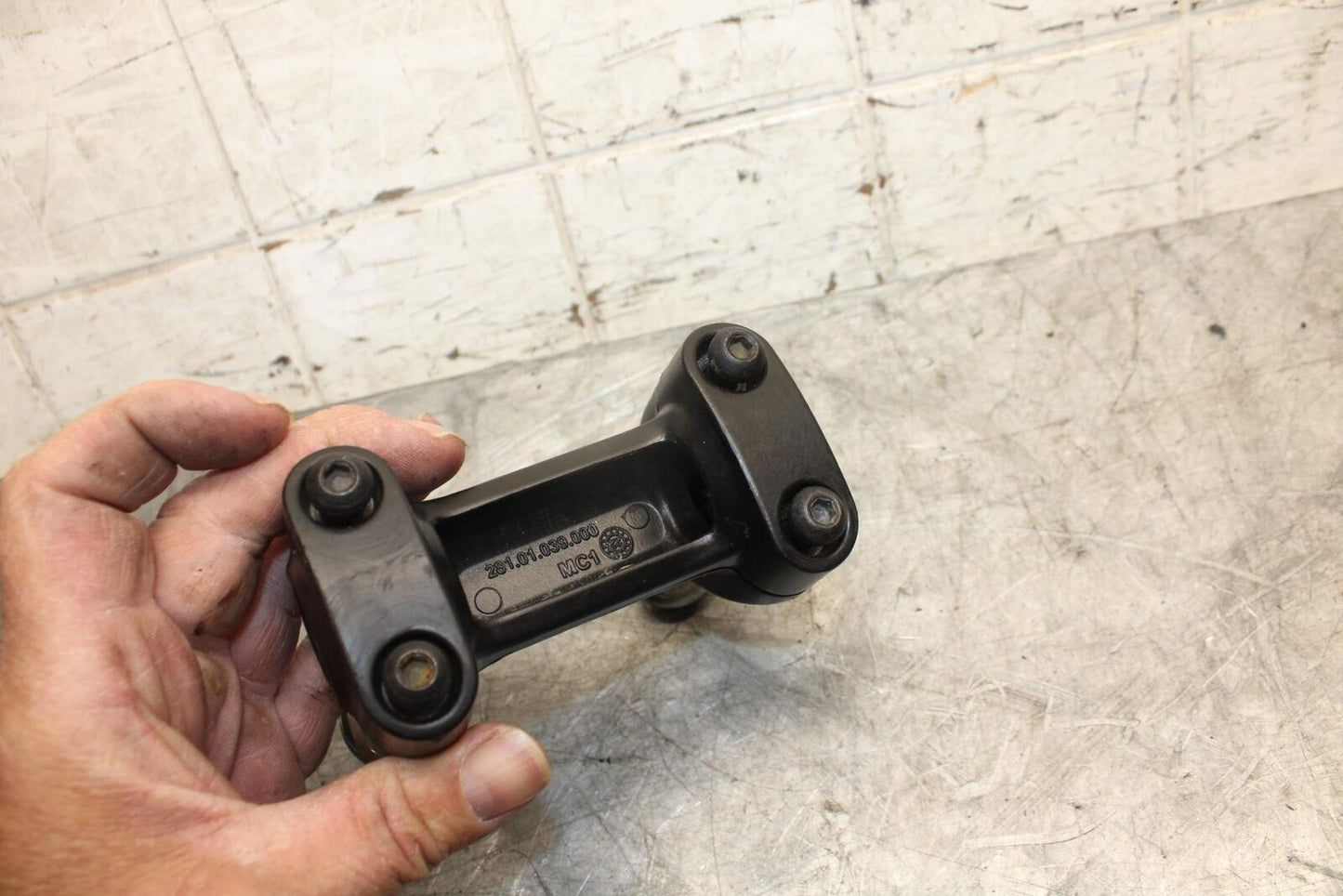 22-23 HUSQVARNA SVARTTPILEN 401 HANDLEBAR RISERS BB541