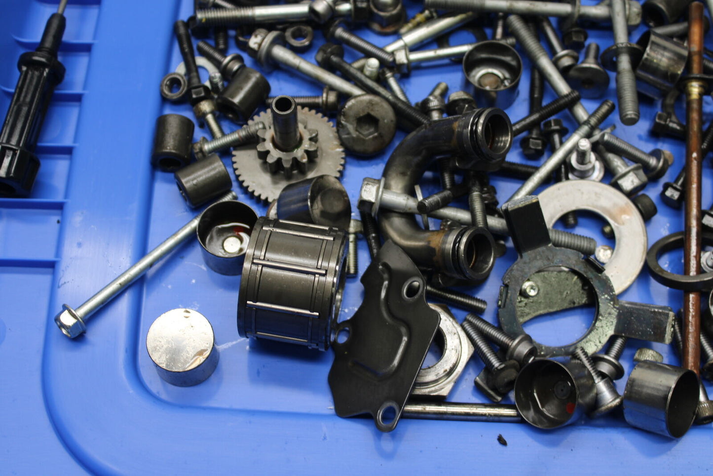 06 YAMAHA YZF R6 MOUNTING BOLTS HARDWARE MOTOR SCREWS BB716