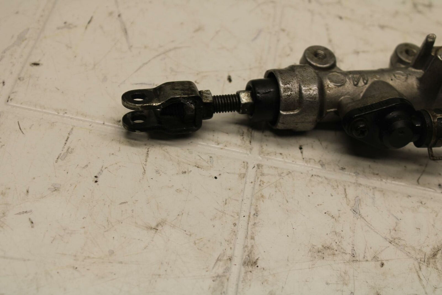04-05 SUZUKI GSXR750 REAR BACK BRAKE MASTER CYLINDER W RESERVOIR BB11