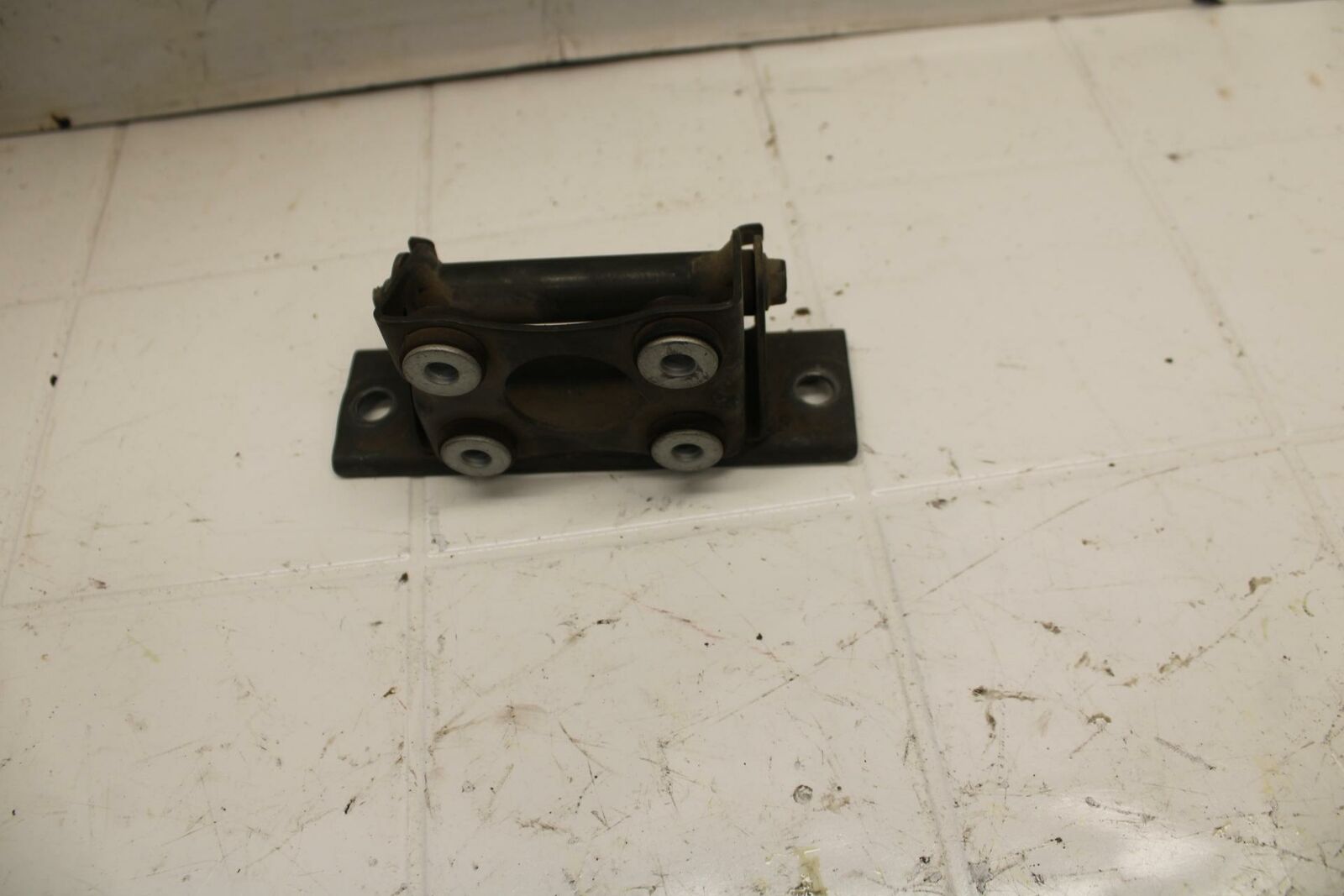 01-02 SUZUKI GSXR750 GAS TANK FUEL CELL PETROL RESERVOIR BRACKET MOUNT BB15