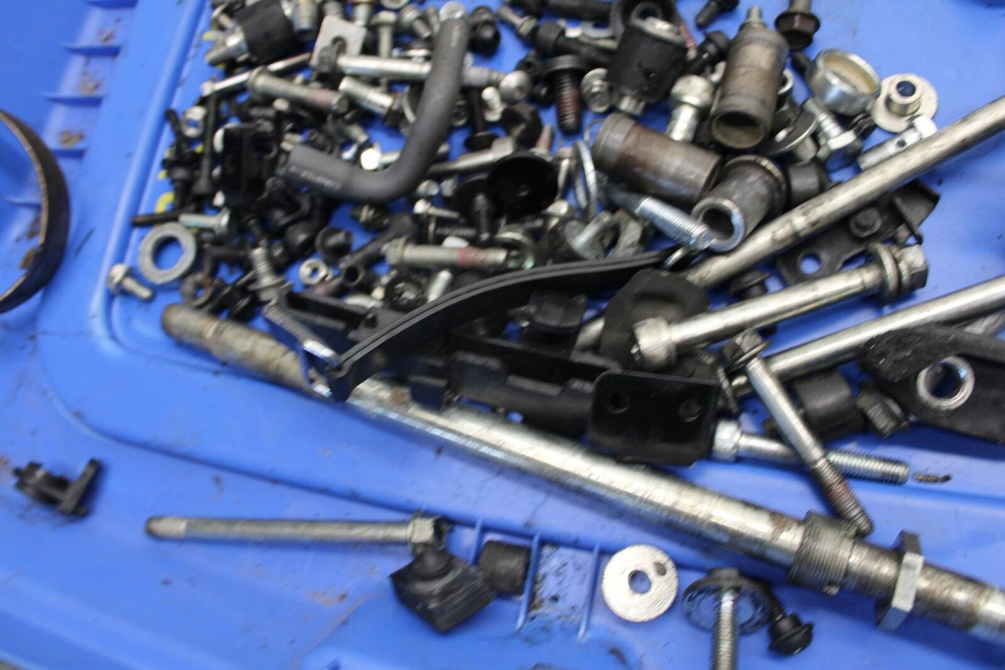 22-23 HUSQVARNA SVARTTPILEN 401 LEFTOVER MOUNTING BOLTS HARDWARE SCREWS BB541