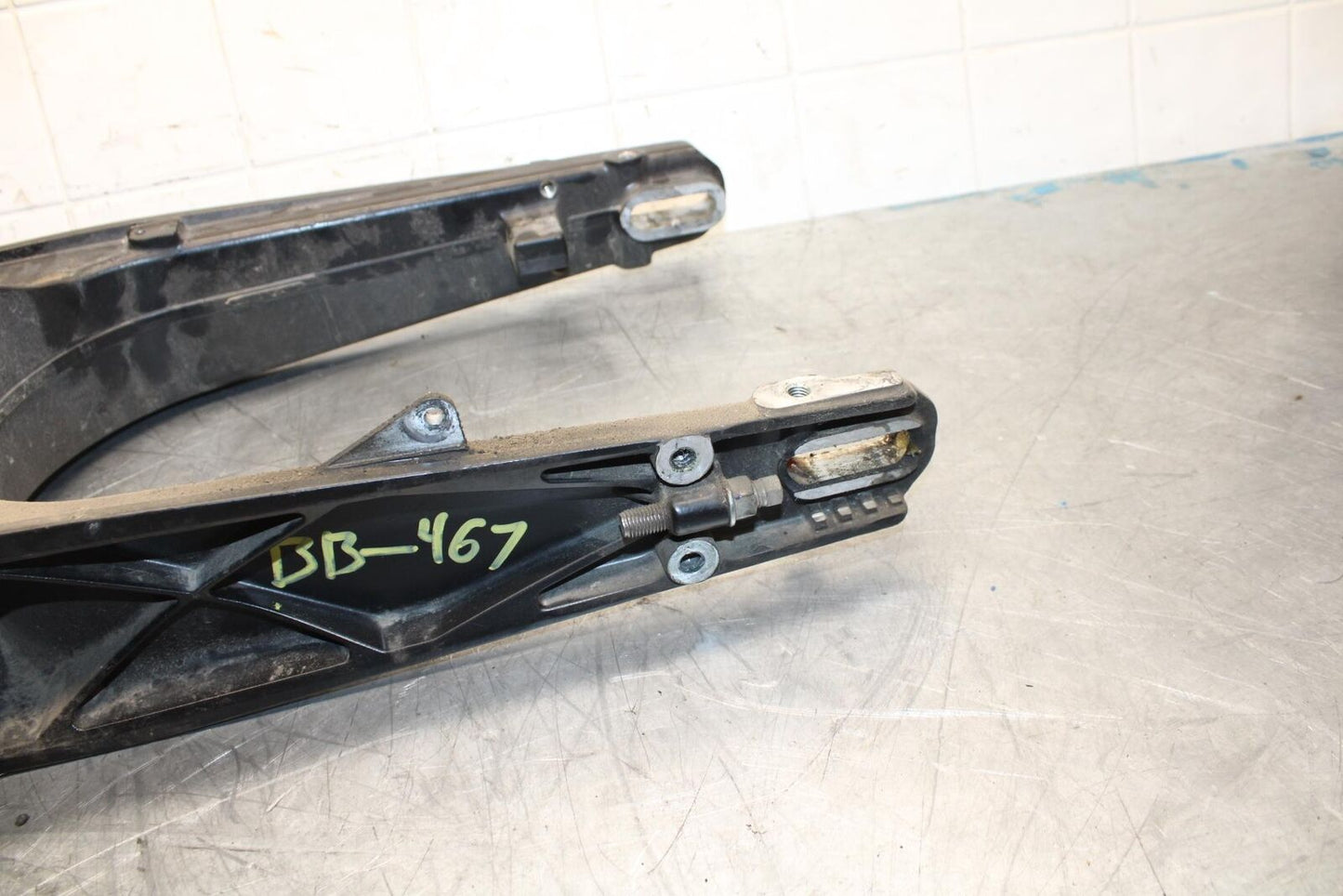 21 HUSQVARNA VITPILEN 401 REAR SWINGARM BACK SUSPENSION SWING ARM BB467