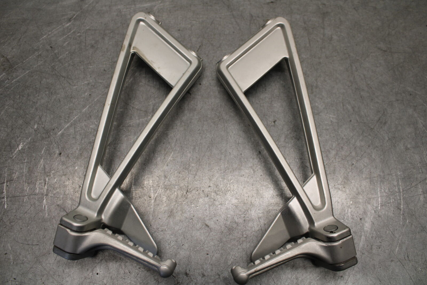 20-23 APRILIA RS660 REAR BACK PASSENGER PEG SET PAIR BB667