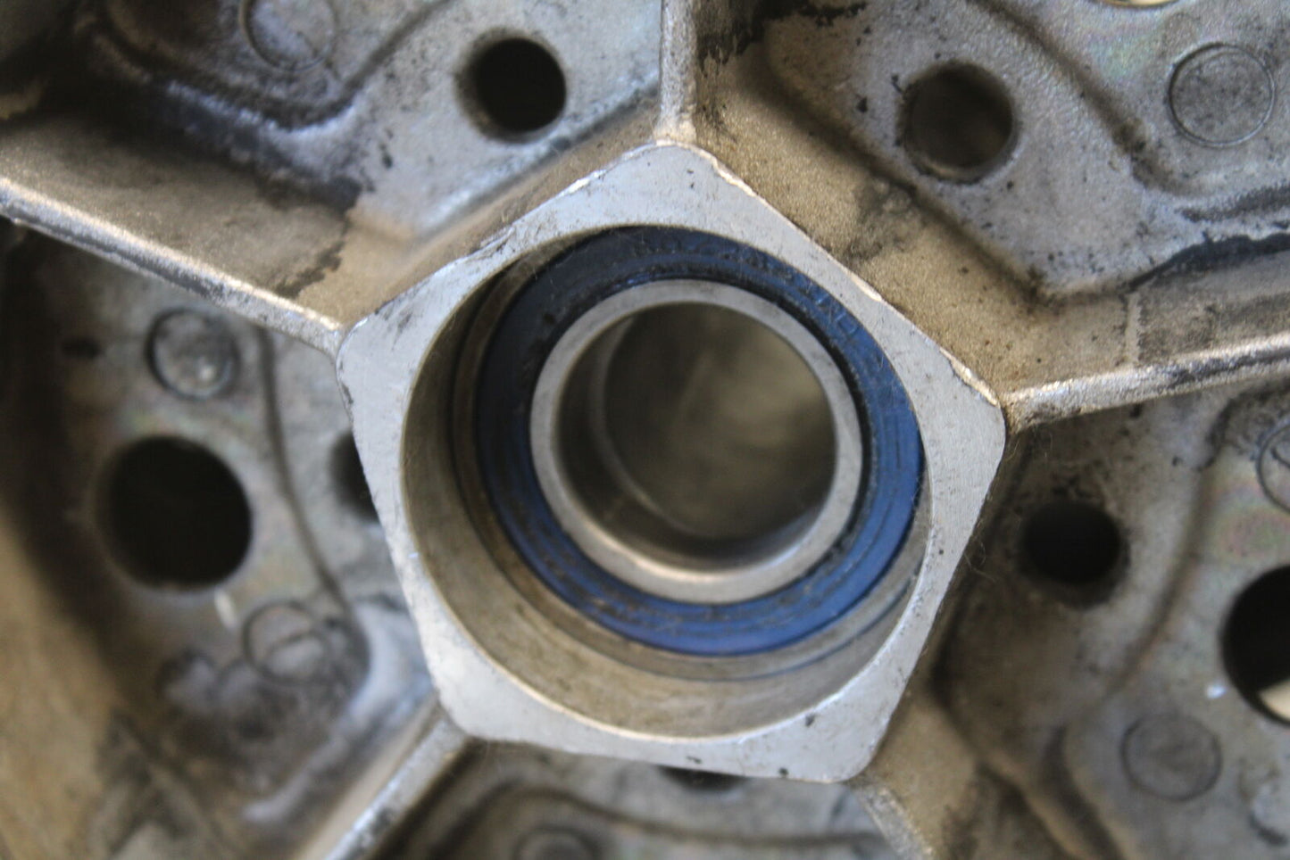 01-02 SUZUKI GSXR1000 REAR WHEEL BACK RIM BB73