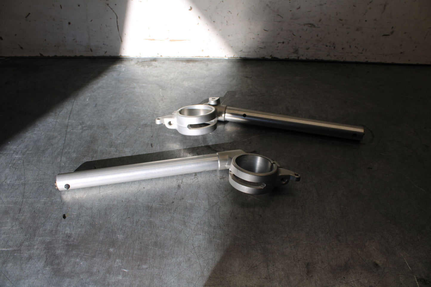 07-08 TRIUMPH DAYTONA 675 LEFT RIGHT CLIP ON ONS HANDLEBARS PAIR SET BB685