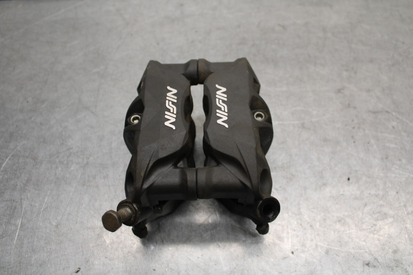 09-11 TRIUMPH DAYTONA 675 RIGHT LEFT FRONT BRAKE CALIPER SET PAIR CALIPERS BB652